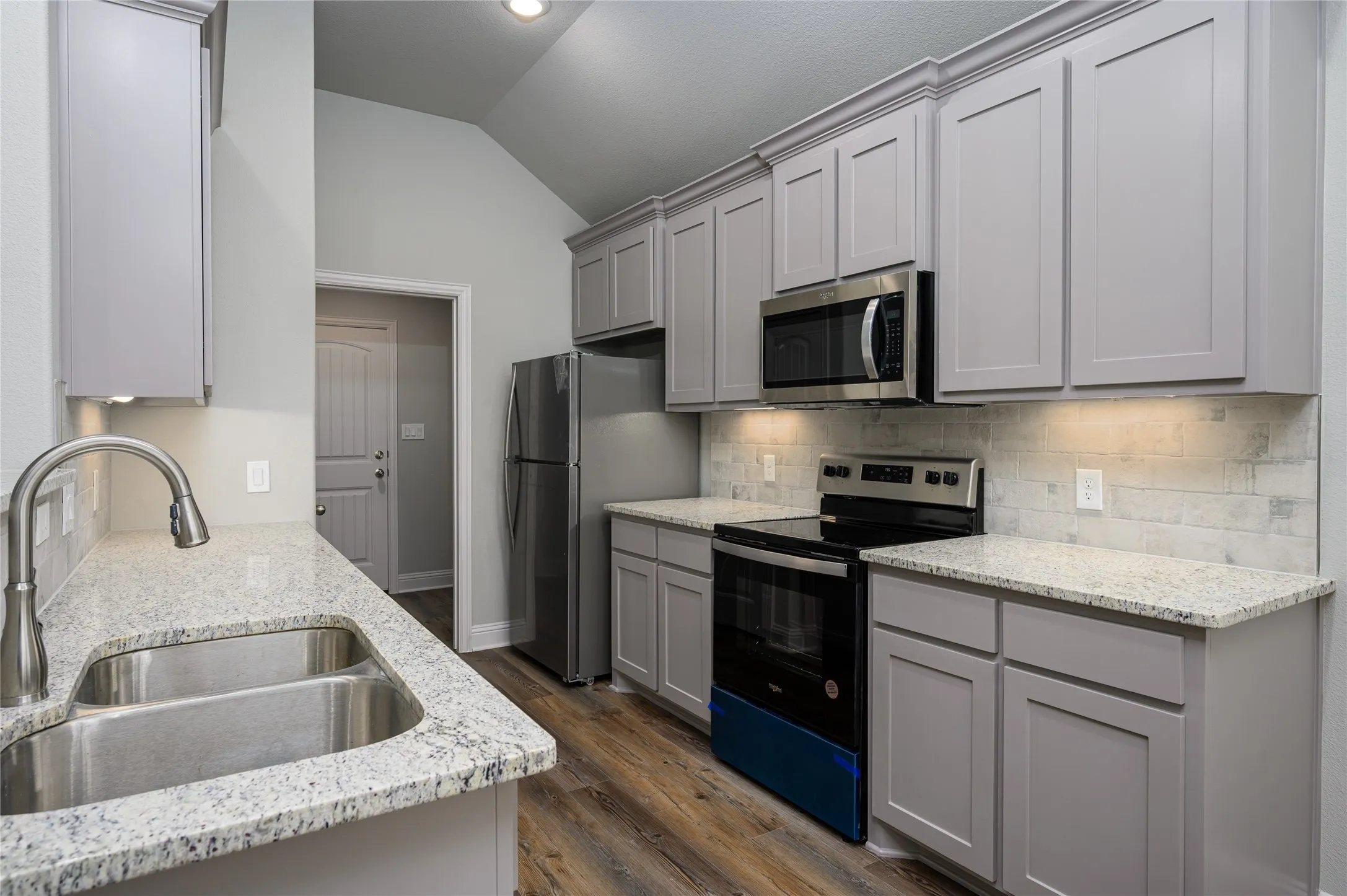 Single Family Residence For Rent in Grayson County , 2801 Tulip Drive, Sherman, Texas 75092, 3 Bedroom, 2 Bathroom, 2 Garage spaces, 1,672 Sqft, built in 2024, mls#21328465, Real Estate Agent in Sherman, Homes For Rent in Grayson county, Homes For Rent in Sherman, Realtor in Sherman Texas, Real Estate Brokerage Independent Realty Texas, Luminita Cordes Realtor