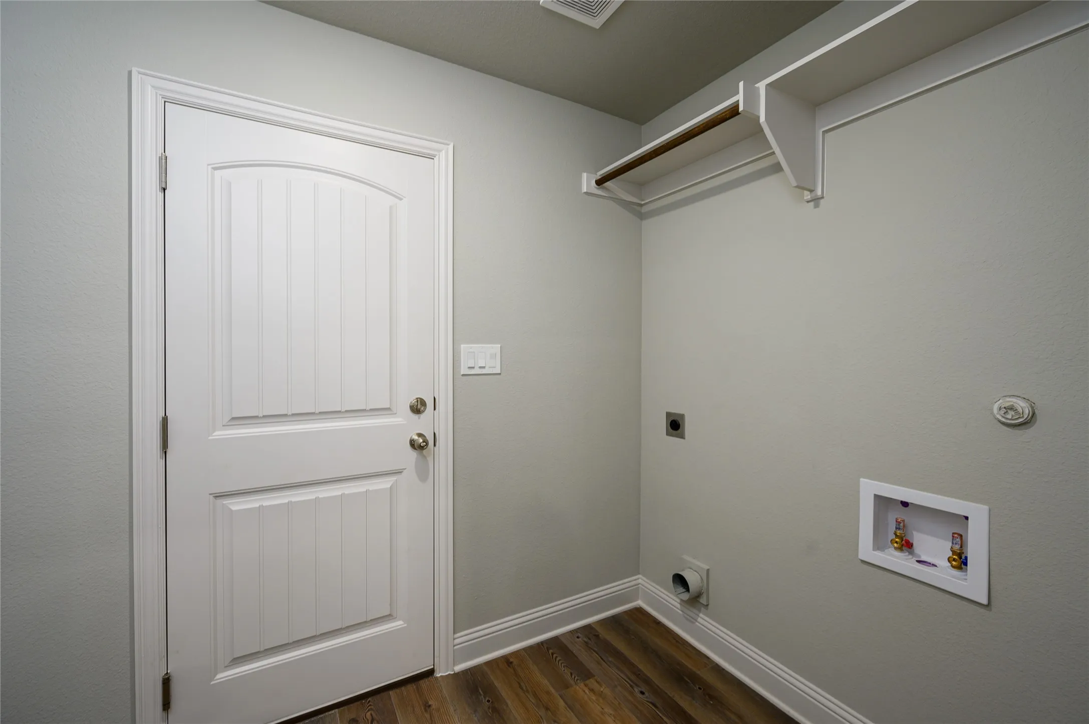Single Family Residence For Rent in Grayson County , 2801 Tulip Drive, Sherman, Texas 75092, 3 Bedroom, 2 Bathroom, 2 Garage spaces, 1,672 Sqft, built in 2024, mls#21328465, Real Estate Agent in Sherman, Homes For Rent in Grayson county, Homes For Rent in Sherman, Realtor in Sherman Texas, Real Estate Brokerage Independent Realty Texas, Luminita Cordes Realtor