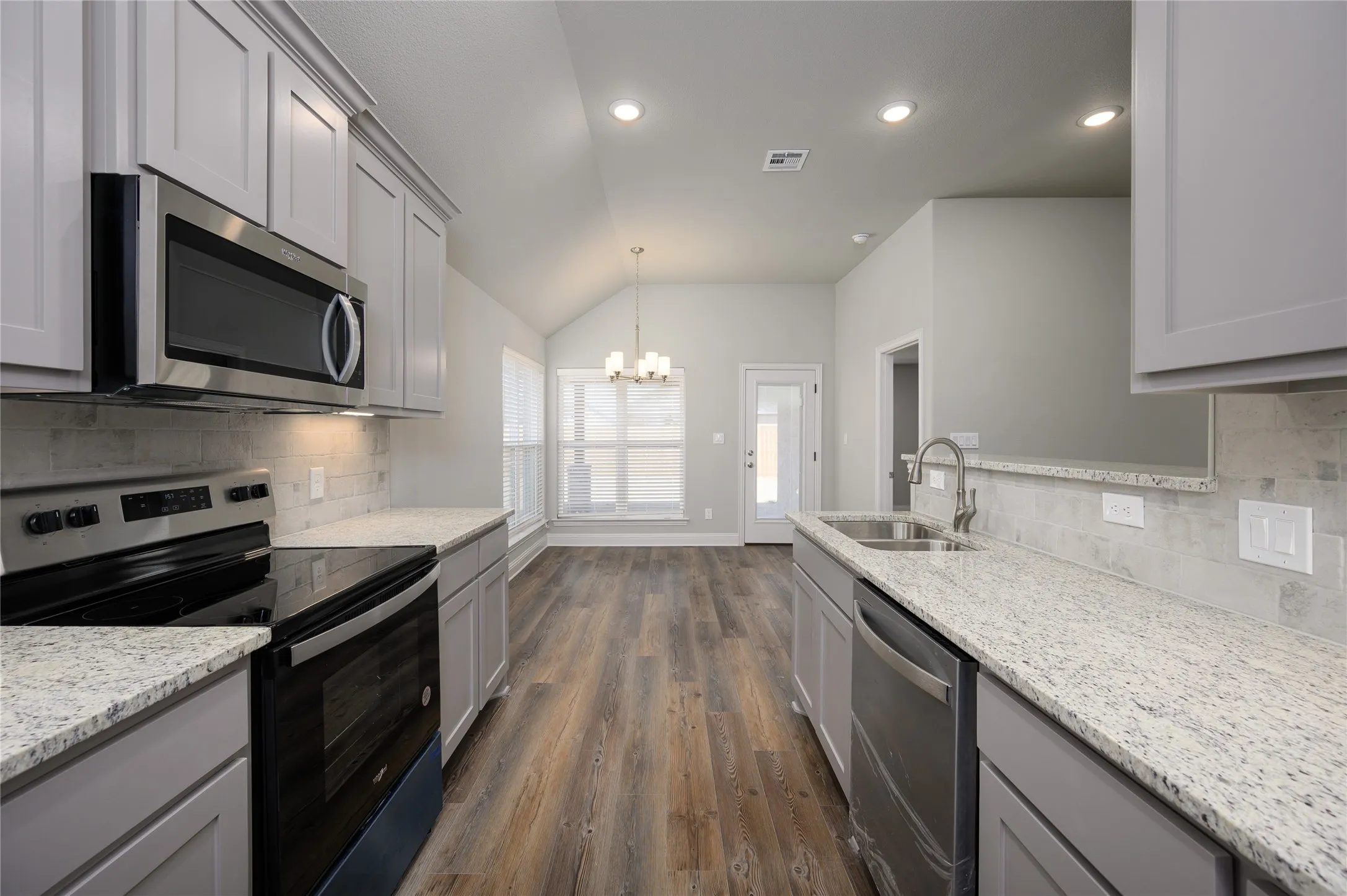 Single Family Residence For Rent in Grayson County , 2801 Tulip Drive, Sherman, Texas 75092, 3 Bedroom, 2 Bathroom, 2 Garage spaces, 1,672 Sqft, built in 2024, mls#21328465, Real Estate Agent in Sherman, Homes For Rent in Grayson county, Homes For Rent in Sherman, Realtor in Sherman Texas, Real Estate Brokerage Independent Realty Texas, Luminita Cordes Realtor