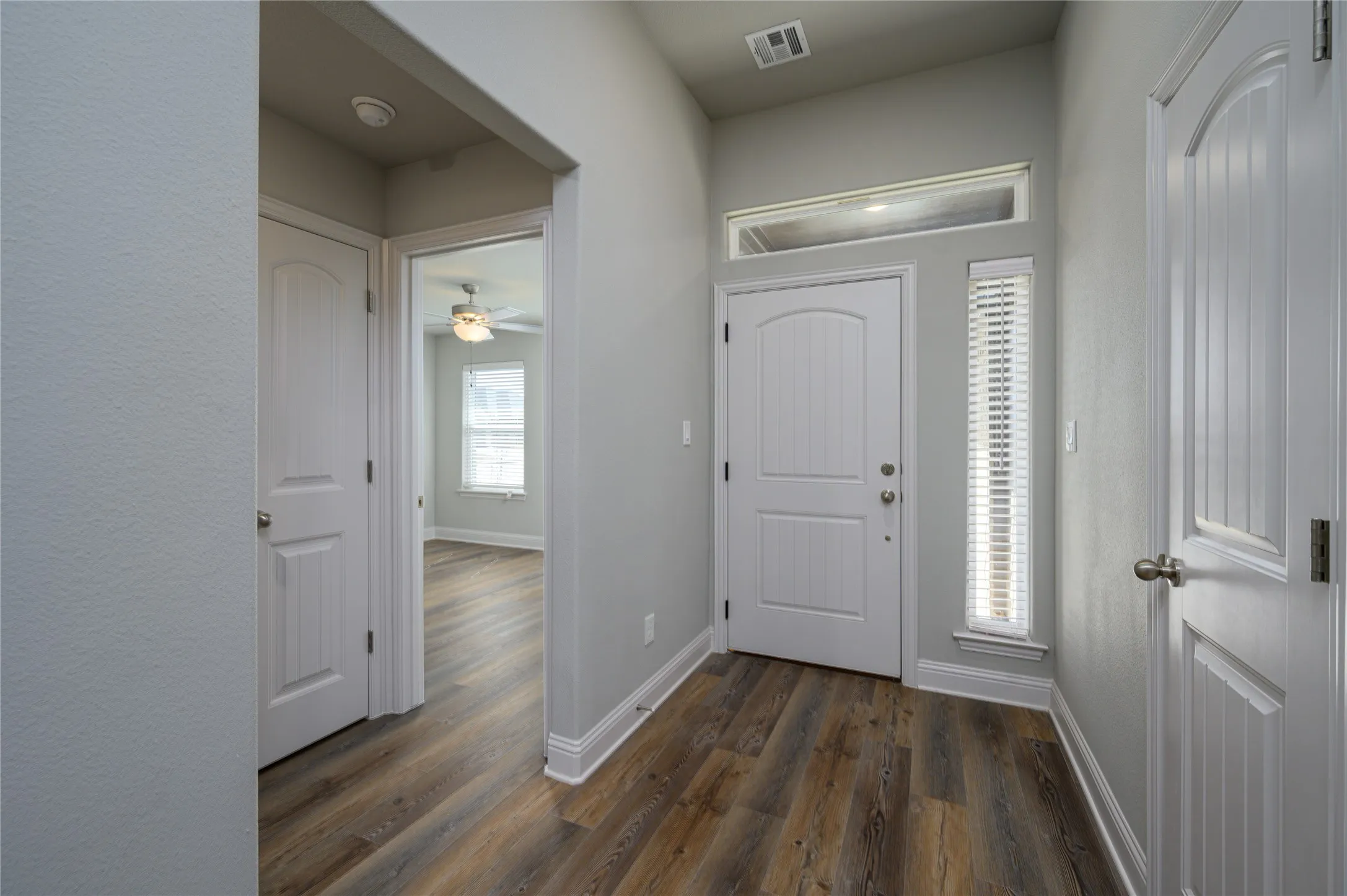Single Family Residence For Rent in Grayson County , 2801 Tulip Drive, Sherman, Texas 75092, 3 Bedroom, 2 Bathroom, 2 Garage spaces, 1,672 Sqft, built in 2024, mls#21328465, Real Estate Agent in Sherman, Homes For Rent in Grayson county, Homes For Rent in Sherman, Realtor in Sherman Texas, Real Estate Brokerage Independent Realty Texas, Luminita Cordes Realtor