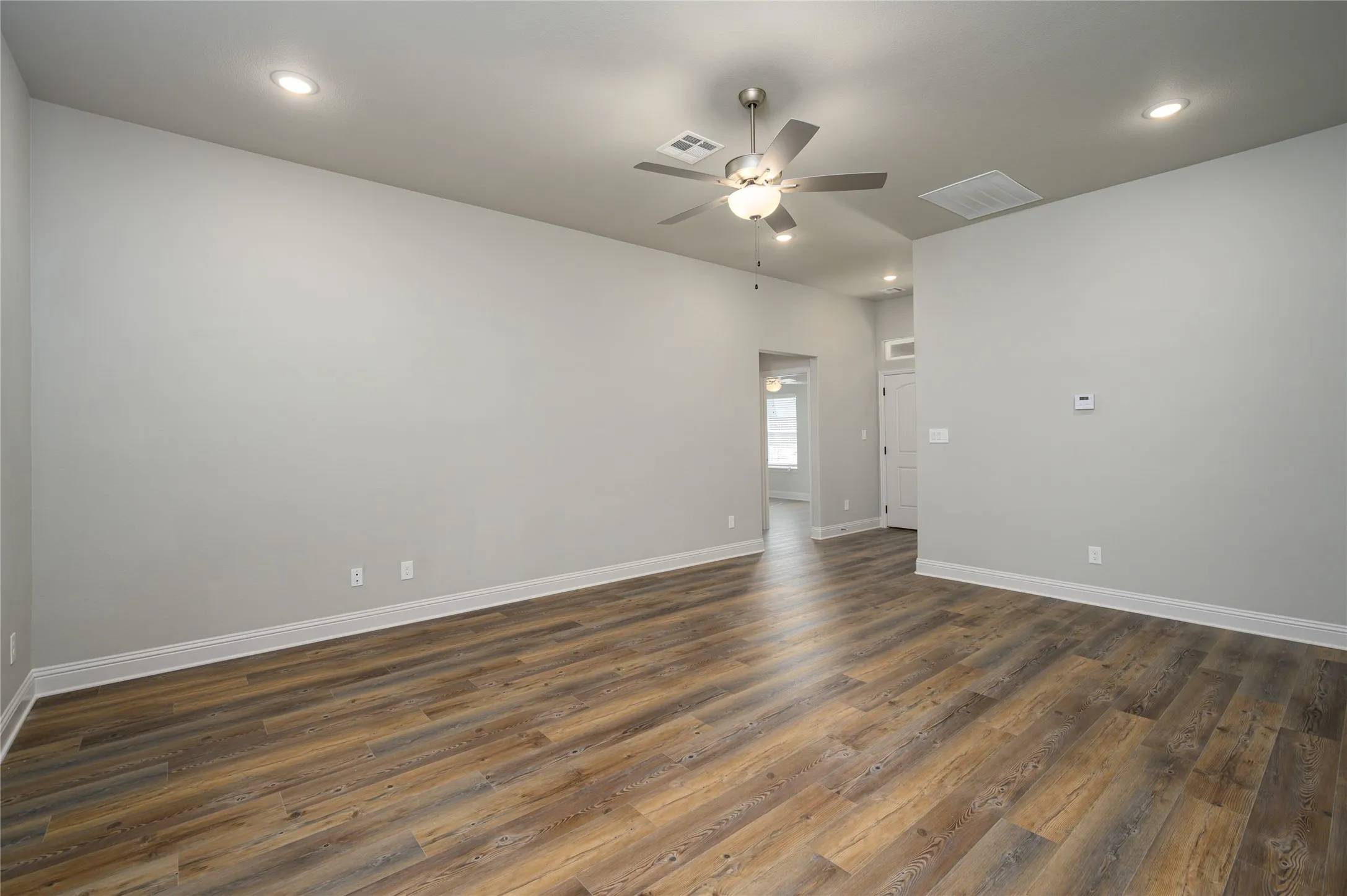 Single Family Residence For Rent in Grayson County , 2801 Tulip Drive, Sherman, Texas 75092, 3 Bedroom, 2 Bathroom, 2 Garage spaces, 1,672 Sqft, built in 2024, mls#21328465, Real Estate Agent in Sherman, Homes For Rent in Grayson county, Homes For Rent in Sherman, Realtor in Sherman Texas, Real Estate Brokerage Independent Realty Texas, Luminita Cordes Realtor
