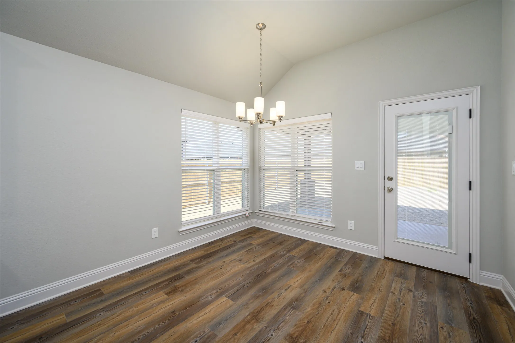 Single Family Residence For Rent in Grayson County , 2801 Tulip Drive, Sherman, Texas 75092, 3 Bedroom, 2 Bathroom, 2 Garage spaces, 1,672 Sqft, built in 2024, mls#21328465, Real Estate Agent in Sherman, Homes For Rent in Grayson county, Homes For Rent in Sherman, Realtor in Sherman Texas, Real Estate Brokerage Independent Realty Texas, Luminita Cordes Realtor