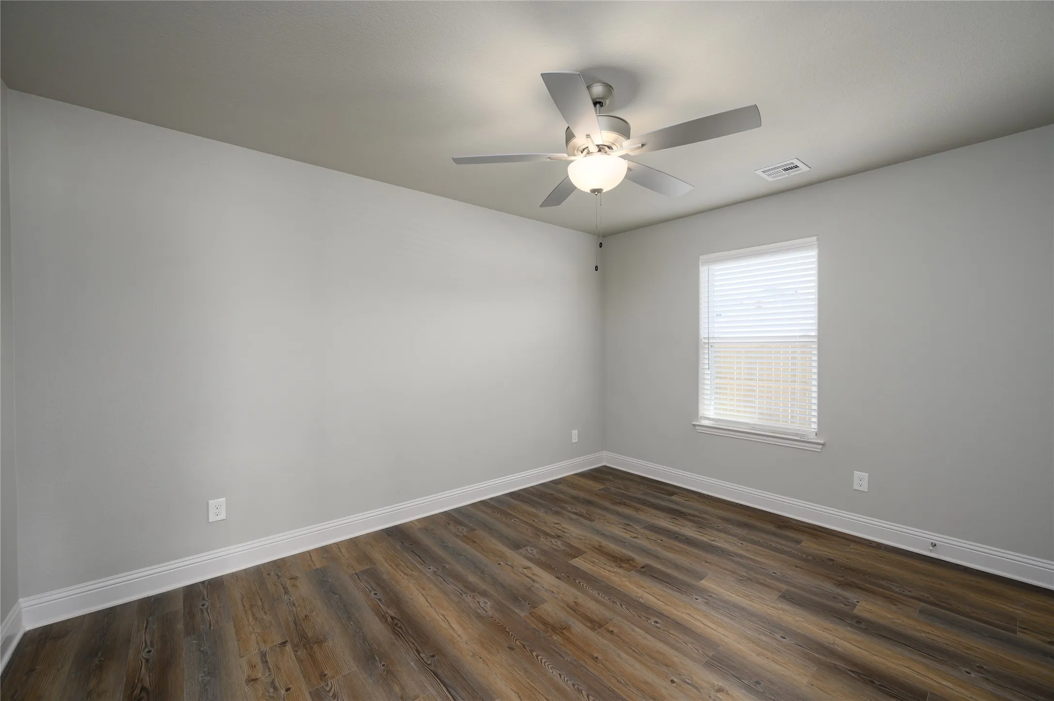 Single Family Residence For Rent in Grayson County , 2801 Tulip Drive, Sherman, Texas 75092, 3 Bedroom, 2 Bathroom, 2 Garage spaces, 1,672 Sqft, built in 2024, mls#21328465, Real Estate Agent in Sherman, Homes For Rent in Grayson county, Homes For Rent in Sherman, Realtor in Sherman Texas, Real Estate Brokerage Independent Realty Texas, Luminita Cordes Realtor