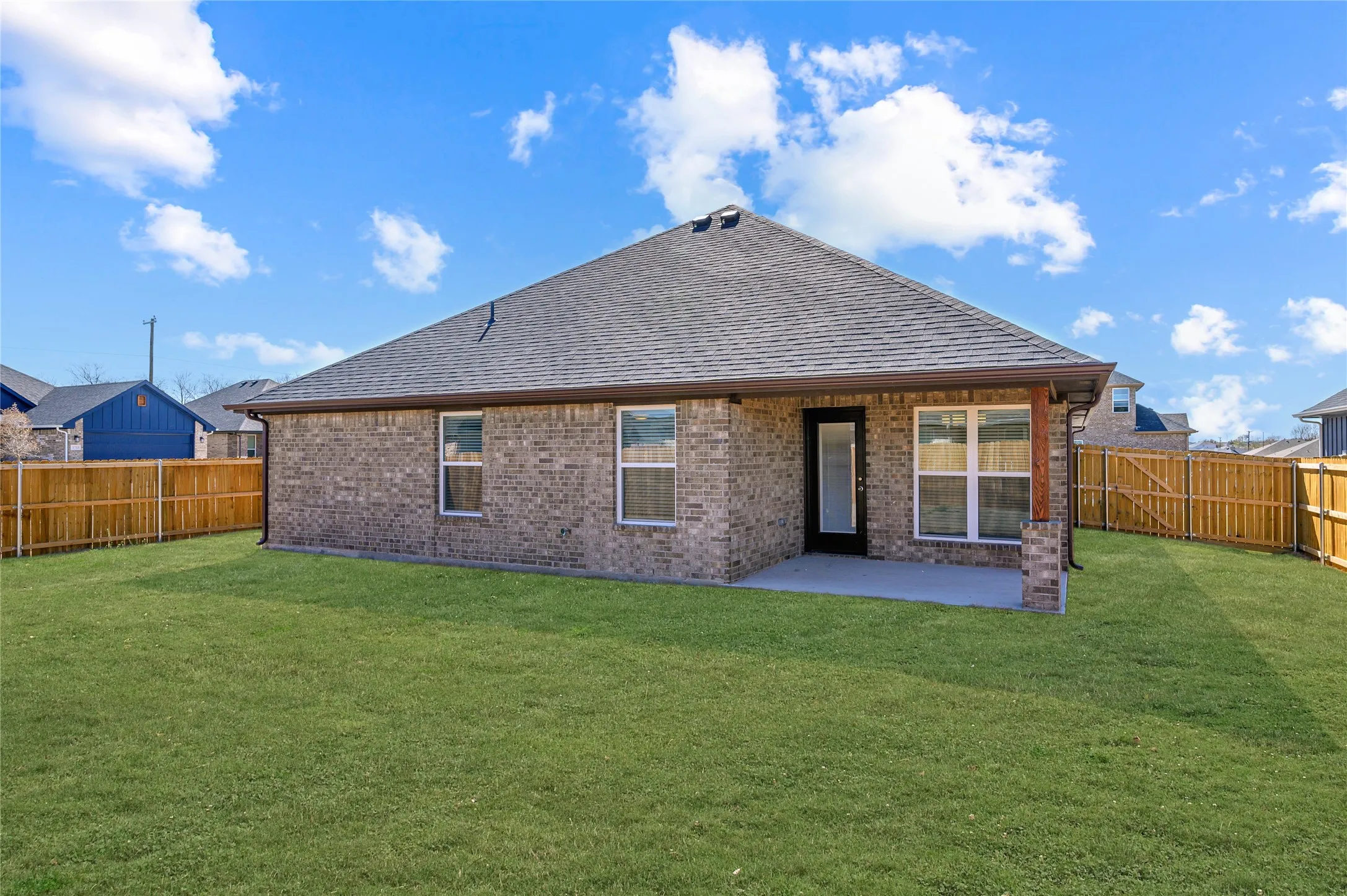 Single Family Residence For Rent in Grayson County , 2801 Tulip Drive, Sherman, Texas 75092, 3 Bedroom, 2 Bathroom, 2 Garage spaces, 1,672 Sqft, built in 2024, mls#21328465, Real Estate Agent in Sherman, Homes For Rent in Grayson county, Homes For Rent in Sherman, Realtor in Sherman Texas, Real Estate Brokerage Independent Realty Texas, Luminita Cordes Realtor