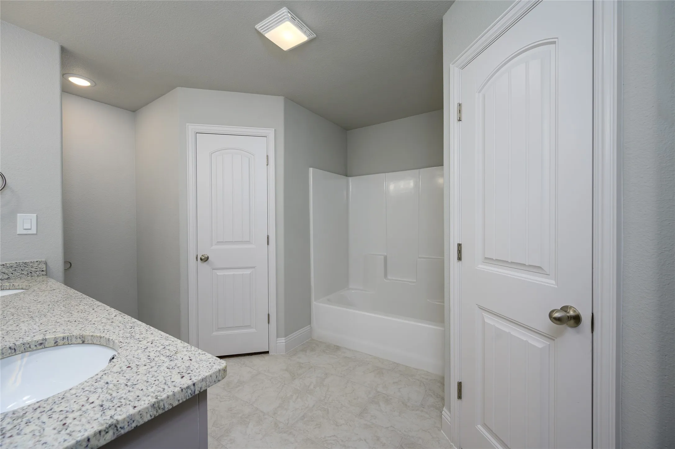Single Family Residence For Rent in Grayson County , 2801 Tulip Drive, Sherman, Texas 75092, 3 Bedroom, 2 Bathroom, 2 Garage spaces, 1,672 Sqft, built in 2024, mls#21328465, Real Estate Agent in Sherman, Homes For Rent in Grayson county, Homes For Rent in Sherman, Realtor in Sherman Texas, Real Estate Brokerage Independent Realty Texas, Luminita Cordes Realtor