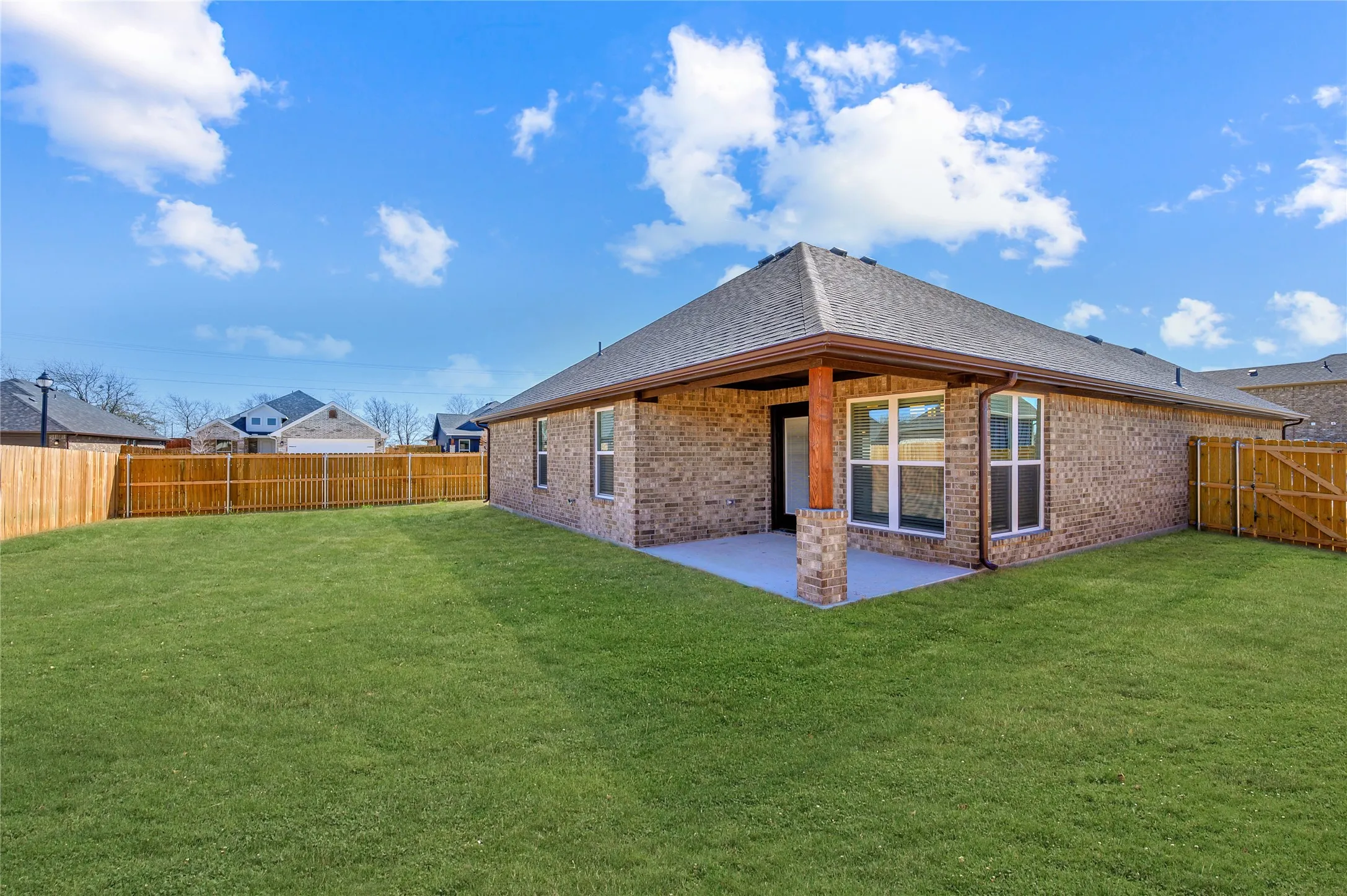 Single Family Residence For Rent in Grayson County , 2801 Tulip Drive, Sherman, Texas 75092, 3 Bedroom, 2 Bathroom, 2 Garage spaces, 1,672 Sqft, built in 2024, mls#21328465, Real Estate Agent in Sherman, Homes For Rent in Grayson county, Homes For Rent in Sherman, Realtor in Sherman Texas, Real Estate Brokerage Independent Realty Texas, Luminita Cordes Realtor