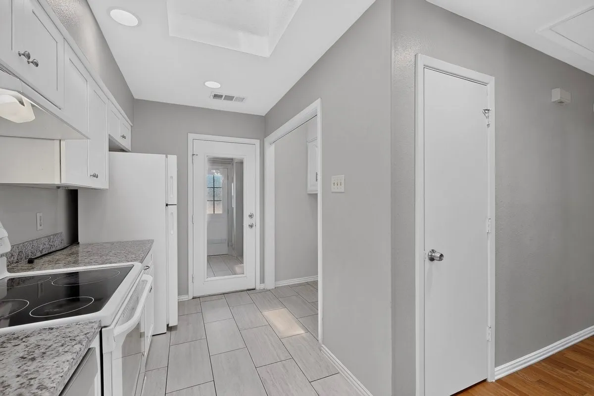 Single Family Residence For Sale in Collin County , 9693 Windy Ridge Road, Frisco, Texas 75033, 3 Bedroom, 2 Bathroom, Garage spaces, 1,251 Sqft, built in 1984, mls#21328946, Real Estate Agent in Frisco, Homes For Sale in Collin county, Homes For Sale in Frisco, Realtor in Frisco Texas, Real Estate Brokerage Independent Realty Texas, Luminita Cordes Realtor