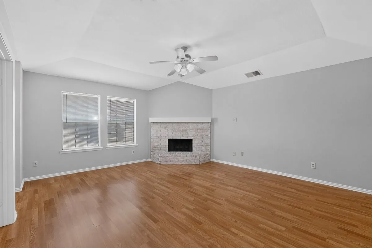 Single Family Residence For Sale in Collin County , 9693 Windy Ridge Road, Frisco, Texas 75033, 3 Bedroom, 2 Bathroom, Garage spaces, 1,251 Sqft, built in 1984, mls#21328946, Real Estate Agent in Frisco, Homes For Sale in Collin county, Homes For Sale in Frisco, Realtor in Frisco Texas, Real Estate Brokerage Independent Realty Texas, Luminita Cordes Realtor