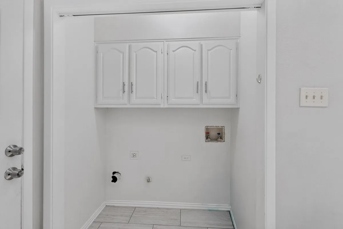 Single Family Residence For Sale in Collin County , 9693 Windy Ridge Road, Frisco, Texas 75033, 3 Bedroom, 2 Bathroom, Garage spaces, 1,251 Sqft, built in 1984, mls#21328946, Real Estate Agent in Frisco, Homes For Sale in Collin county, Homes For Sale in Frisco, Realtor in Frisco Texas, Real Estate Brokerage Independent Realty Texas, Luminita Cordes Realtor