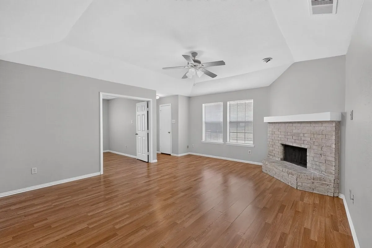 Single Family Residence For Sale in Collin County , 9693 Windy Ridge Road, Frisco, Texas 75033, 3 Bedroom, 2 Bathroom, Garage spaces, 1,251 Sqft, built in 1984, mls#21328946, Real Estate Agent in Frisco, Homes For Sale in Collin county, Homes For Sale in Frisco, Realtor in Frisco Texas, Real Estate Brokerage Independent Realty Texas, Luminita Cordes Realtor