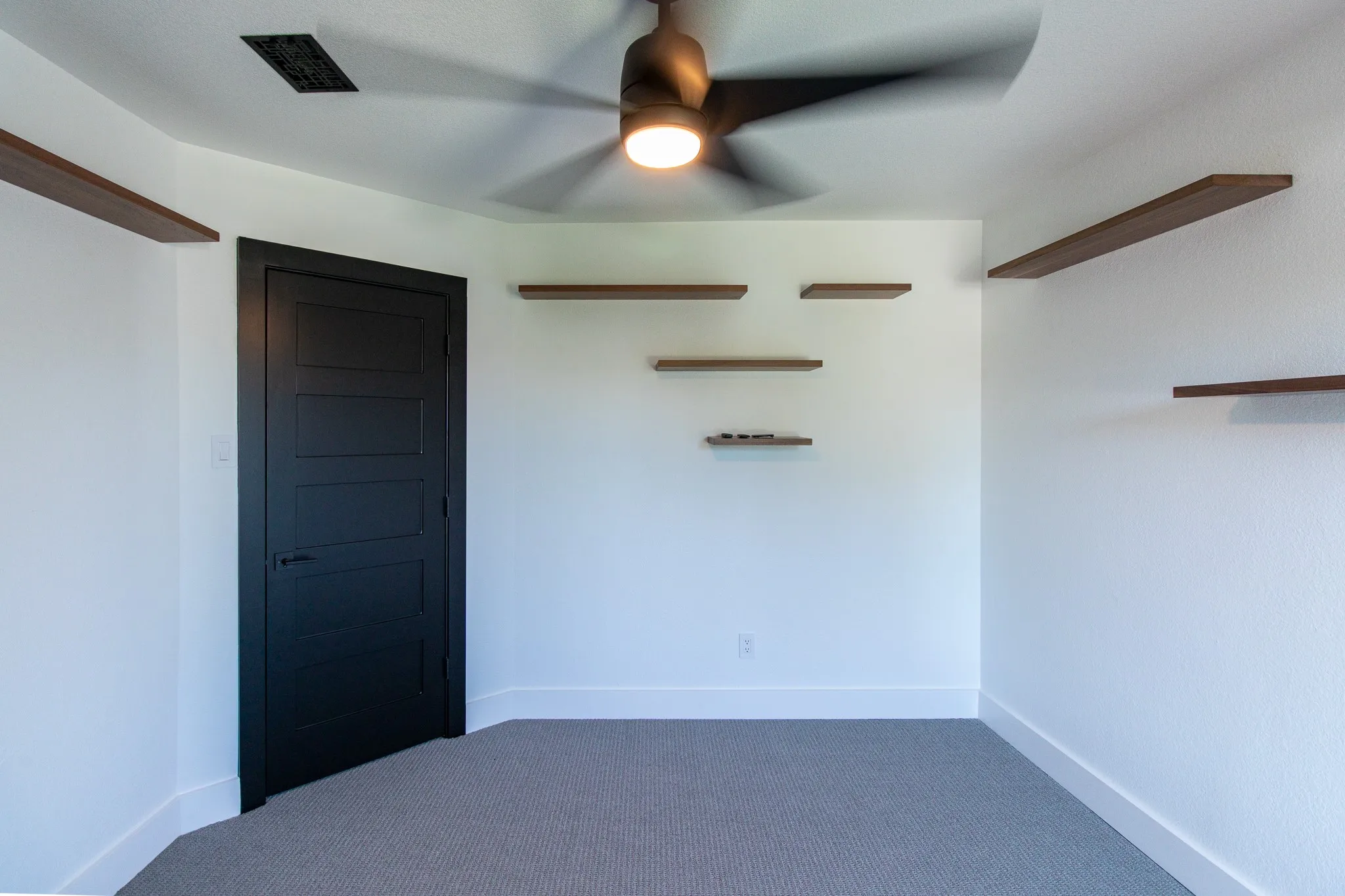 Single Family Residence For Sale in Denton County , 1308 Daffodil Lane, Lewisville, Texas 75077, 3 Bedroom, 3 Bathroom, 2 Garage spaces, 1,398 Sqft, built in 1985, mls#21328991, Real Estate Agent in Lewisville, Homes For Sale in Denton county, Homes For Sale in Lewisville, Realtor in Lewisville Texas, Real Estate Brokerage Independent Realty Texas, Luminita Cordes Realtor