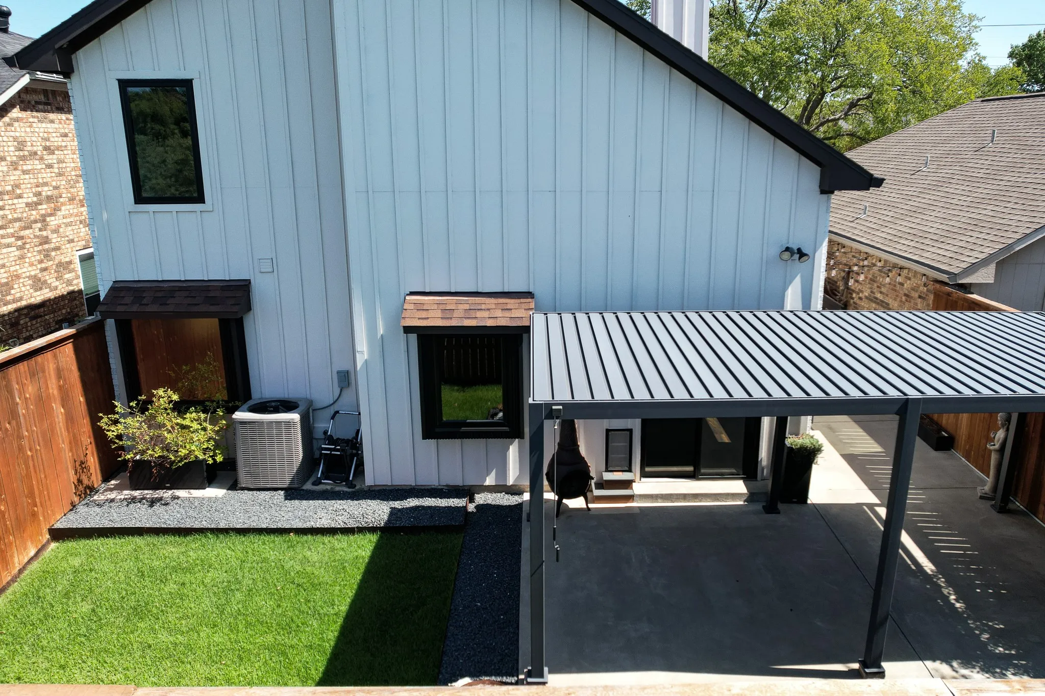 Single Family Residence For Sale in Denton County , 1308 Daffodil Lane, Lewisville, Texas 75077, 3 Bedroom, 3 Bathroom, 2 Garage spaces, 1,398 Sqft, built in 1985, mls#21328991, Real Estate Agent in Lewisville, Homes For Sale in Denton county, Homes For Sale in Lewisville, Realtor in Lewisville Texas, Real Estate Brokerage Independent Realty Texas, Luminita Cordes Realtor