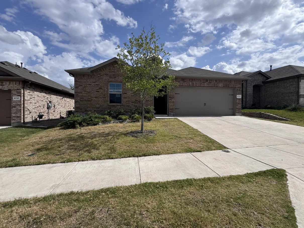 Single Family Residence For Sale in Tarrant County , 9741 Olanta Trail, Fort Worth, Texas 76108, 3 Bedroom, 2 Bathroom, 2 Garage spaces, 1,476 Sqft, built in 2023, mls#21329121, Real Estate Agent in Fort Worth, Homes For Sale in Tarrant county, Homes For Sale in Fort Worth, Realtor in Fort Worth Texas, Real Estate Brokerage Independent Realty Texas, Luminita Cordes Realtor