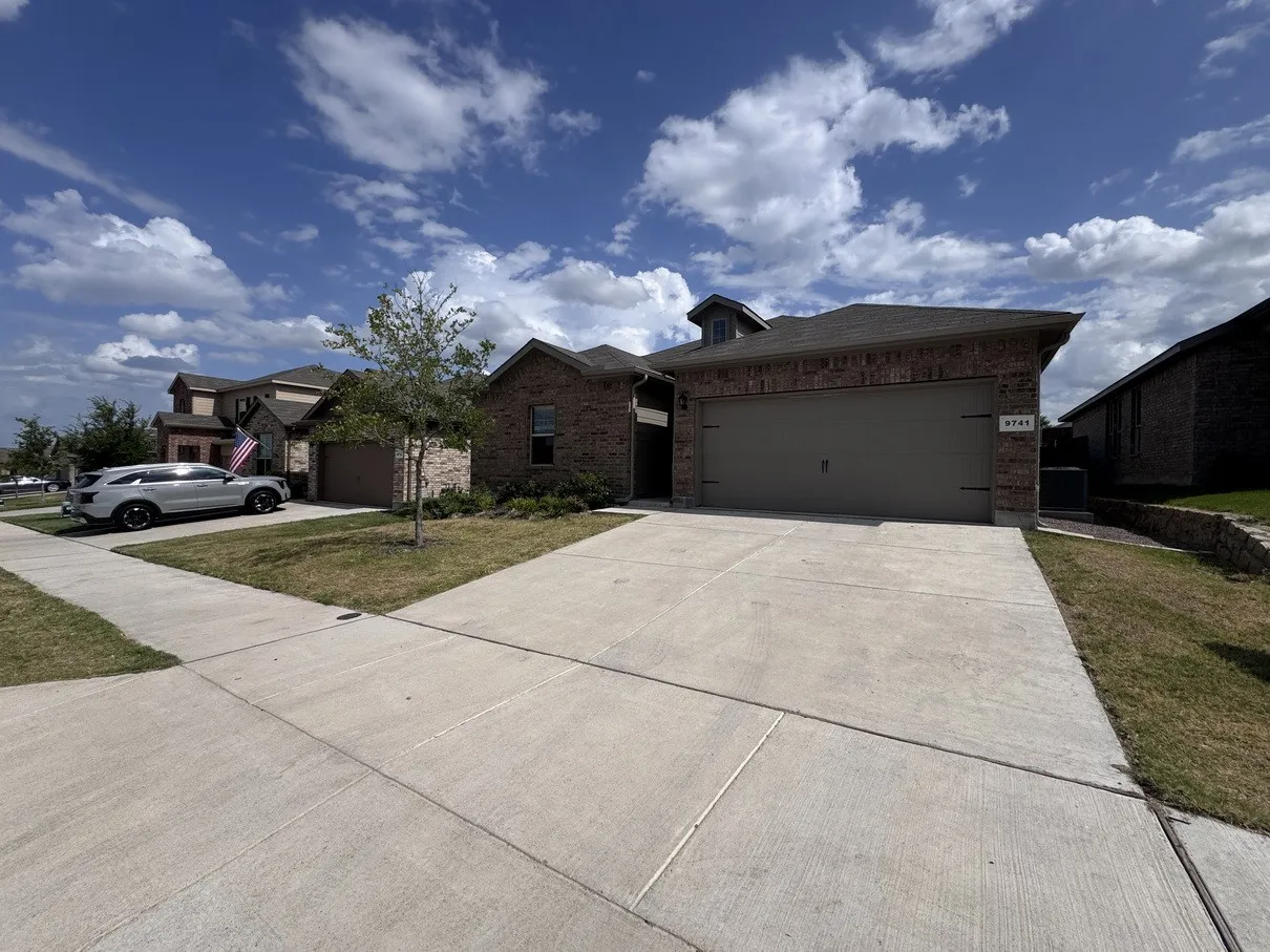 Single Family Residence For Sale in Tarrant County , 9741 Olanta Trail, Fort Worth, Texas 76108, 3 Bedroom, 2 Bathroom, 2 Garage spaces, 1,476 Sqft, built in 2023, mls#21329121, Real Estate Agent in Fort Worth, Homes For Sale in Tarrant county, Homes For Sale in Fort Worth, Realtor in Fort Worth Texas, Real Estate Brokerage Independent Realty Texas, Luminita Cordes Realtor