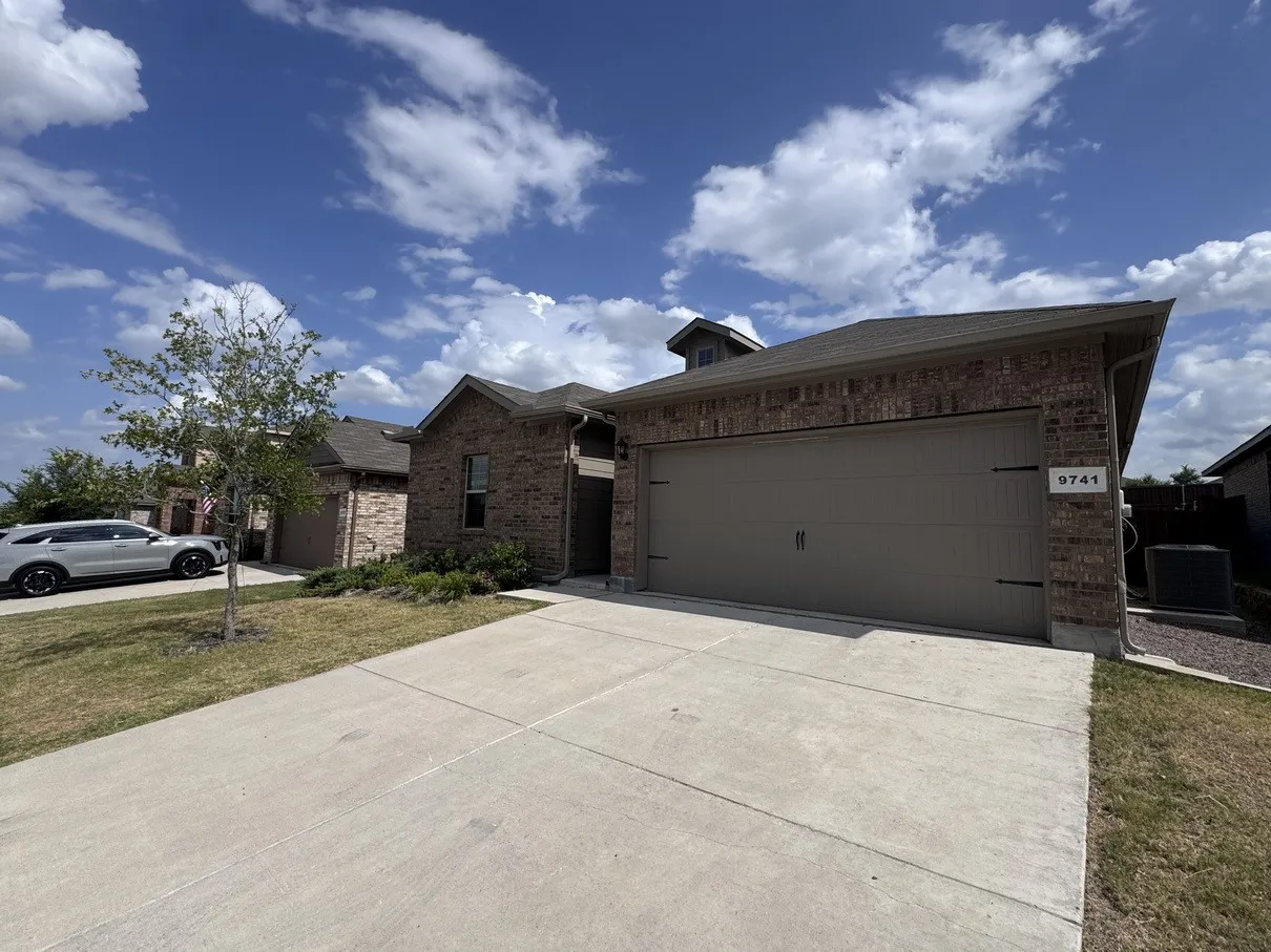 Single Family Residence For Sale in Tarrant County , 9741 Olanta Trail, Fort Worth, Texas 76108, 3 Bedroom, 2 Bathroom, 2 Garage spaces, 1,476 Sqft, built in 2023, mls#21329121, Real Estate Agent in Fort Worth, Homes For Sale in Tarrant county, Homes For Sale in Fort Worth, Realtor in Fort Worth Texas, Real Estate Brokerage Independent Realty Texas, Luminita Cordes Realtor