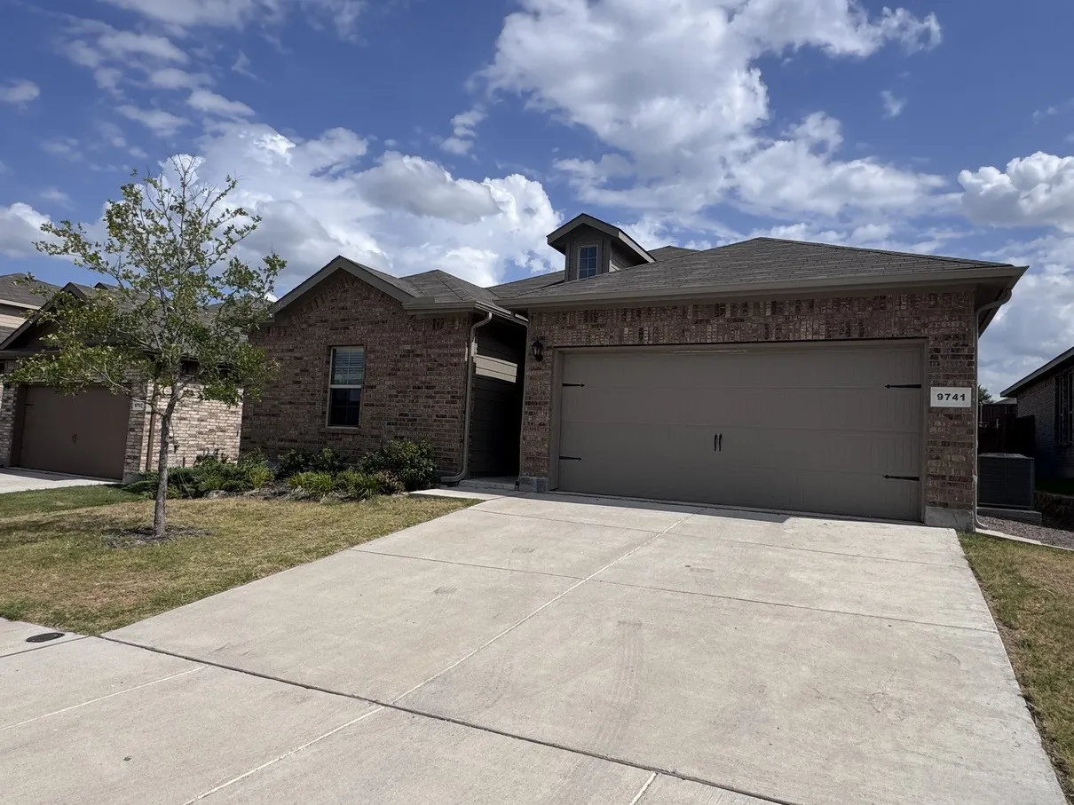 Single Family Residence For Sale in Tarrant County , 9741 Olanta Trail, Fort Worth, Texas 76108, 3 Bedroom, 2 Bathroom, 2 Garage spaces, 1,476 Sqft, built in 2023, mls#21329121, Real Estate Agent in Fort Worth, Homes For Sale in Tarrant county, Homes For Sale in Fort Worth, Realtor in Fort Worth Texas, Real Estate Brokerage Independent Realty Texas, Luminita Cordes Realtor