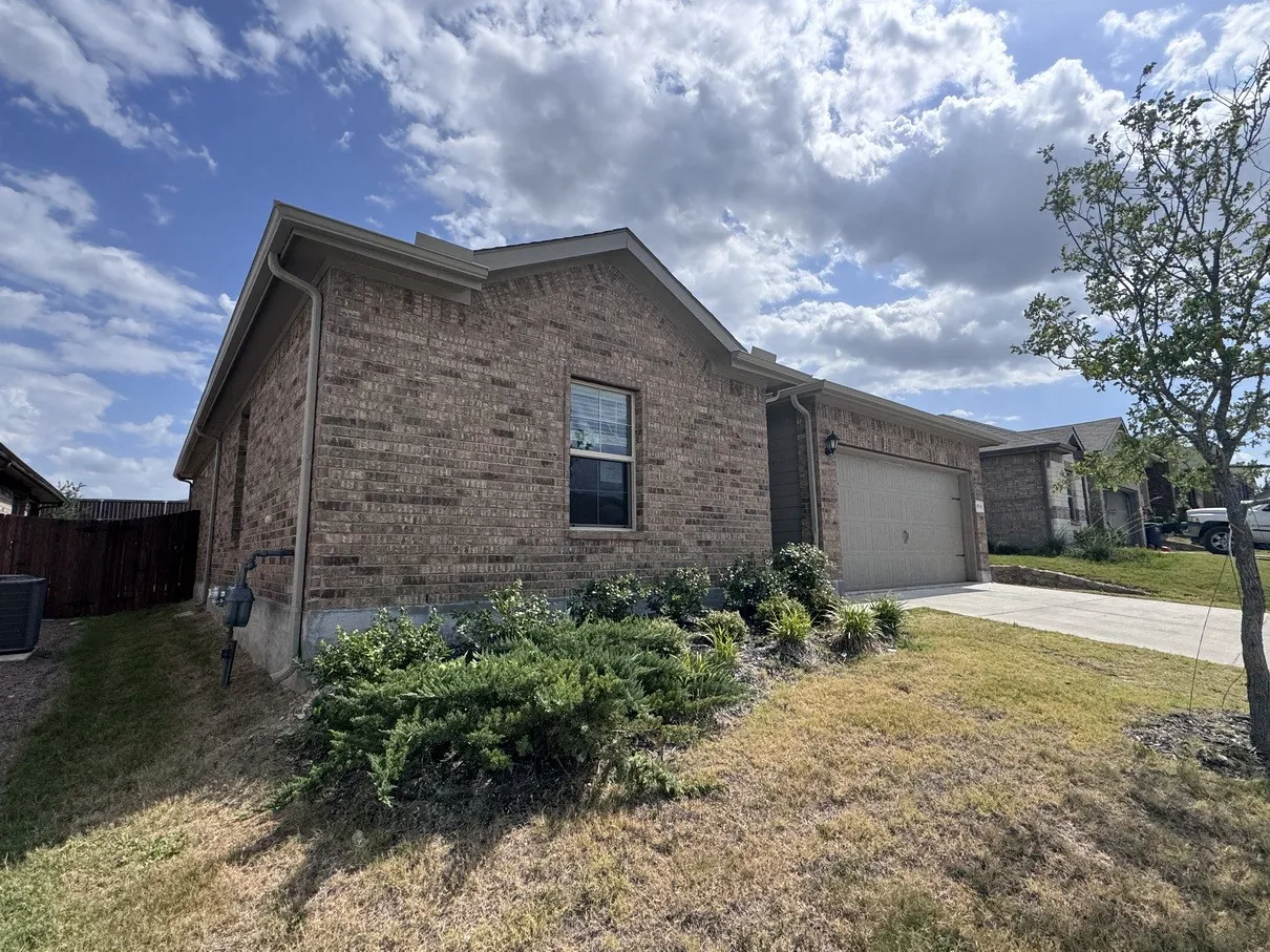 Single Family Residence For Sale in Tarrant County , 9741 Olanta Trail, Fort Worth, Texas 76108, 3 Bedroom, 2 Bathroom, 2 Garage spaces, 1,476 Sqft, built in 2023, mls#21329121, Real Estate Agent in Fort Worth, Homes For Sale in Tarrant county, Homes For Sale in Fort Worth, Realtor in Fort Worth Texas, Real Estate Brokerage Independent Realty Texas, Luminita Cordes Realtor