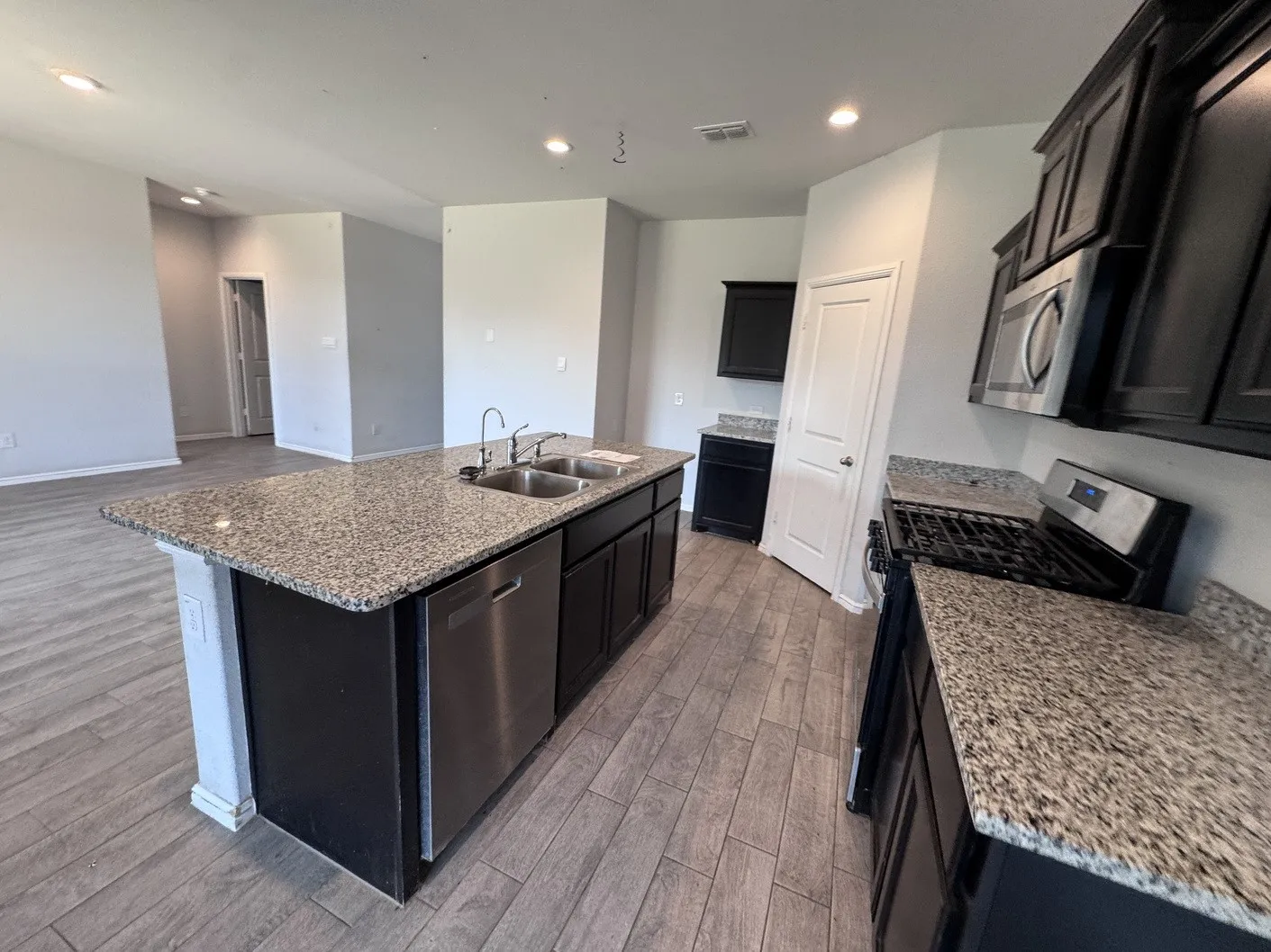 Single Family Residence For Sale in Tarrant County , 9741 Olanta Trail, Fort Worth, Texas 76108, 3 Bedroom, 2 Bathroom, 2 Garage spaces, 1,476 Sqft, built in 2023, mls#21329121, Real Estate Agent in Fort Worth, Homes For Sale in Tarrant county, Homes For Sale in Fort Worth, Realtor in Fort Worth Texas, Real Estate Brokerage Independent Realty Texas, Luminita Cordes Realtor