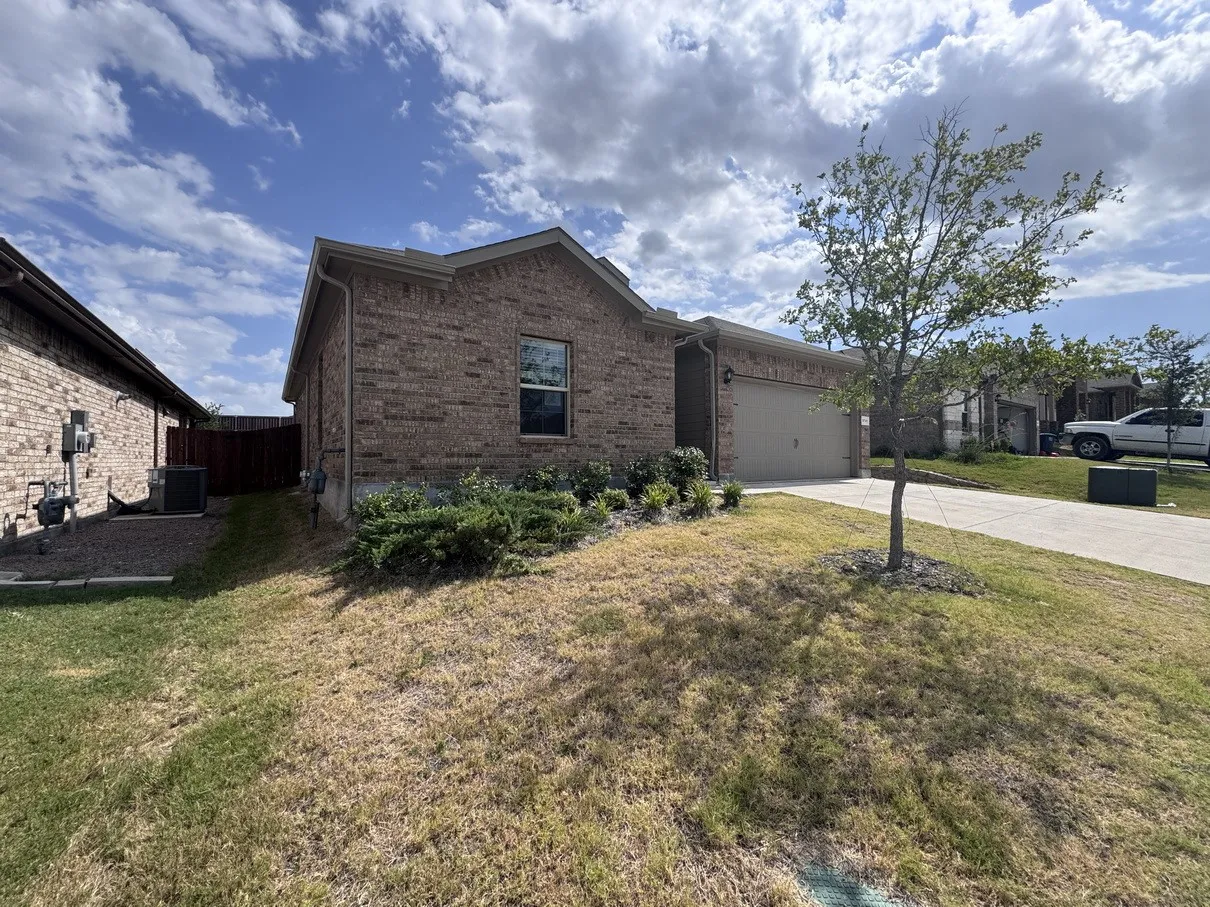 Single Family Residence For Sale in Tarrant County , 9741 Olanta Trail, Fort Worth, Texas 76108, 3 Bedroom, 2 Bathroom, 2 Garage spaces, 1,476 Sqft, built in 2023, mls#21329121, Real Estate Agent in Fort Worth, Homes For Sale in Tarrant county, Homes For Sale in Fort Worth, Realtor in Fort Worth Texas, Real Estate Brokerage Independent Realty Texas, Luminita Cordes Realtor