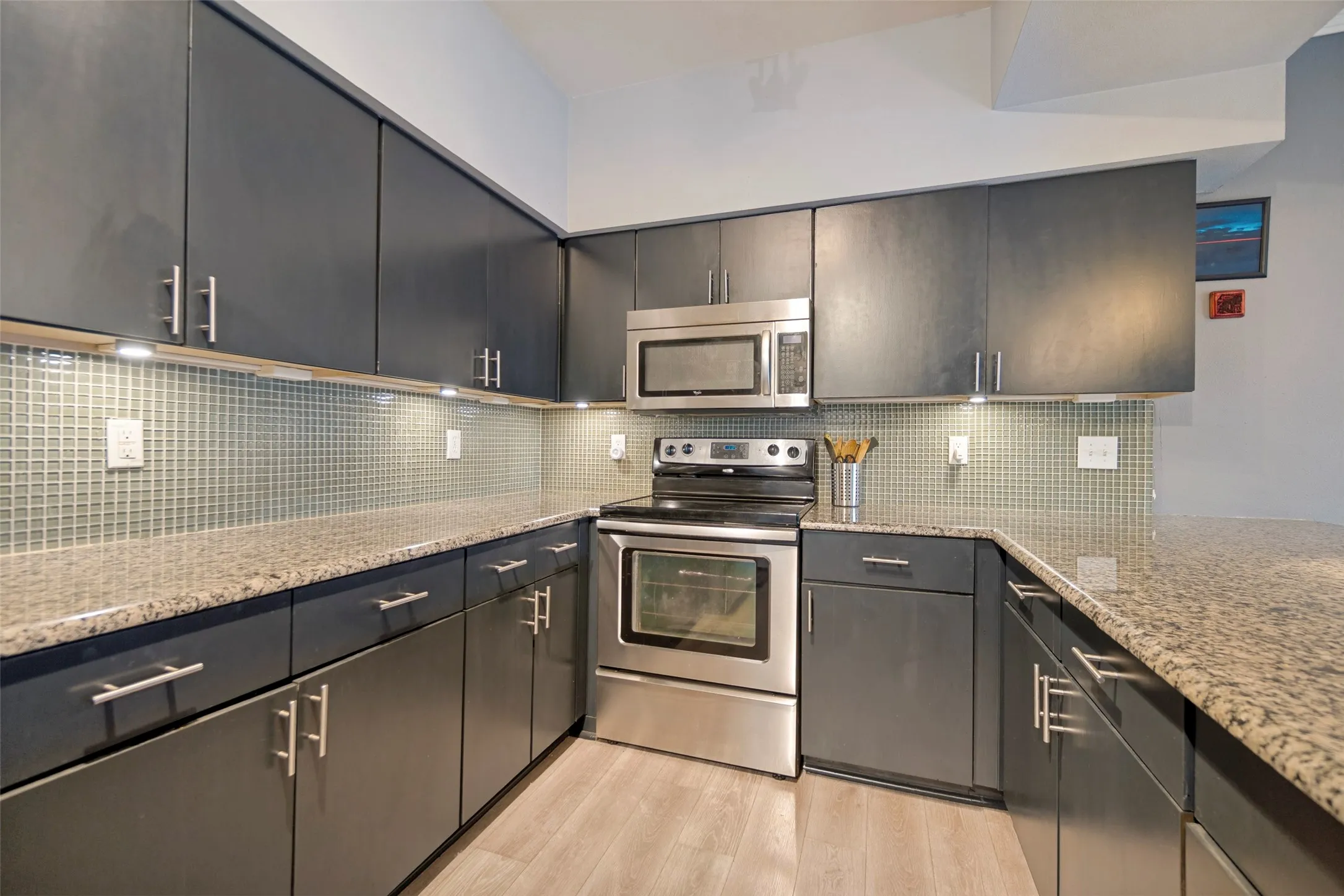 Condominium For Sale in Dallas County , 3102 Kings Road 3308, Dallas, Texas 75219, 1 Bedroom, 1 Bathroom, 1 Garage spaces, 798 Sqft, built in 2001, mls#21329225, Real Estate Agent in Dallas, Homes For Sale in Dallas county, Homes For Sale in Dallas, Realtor in Dallas Texas, Real Estate Brokerage Independent Realty Texas, Luminita Cordes Realtor