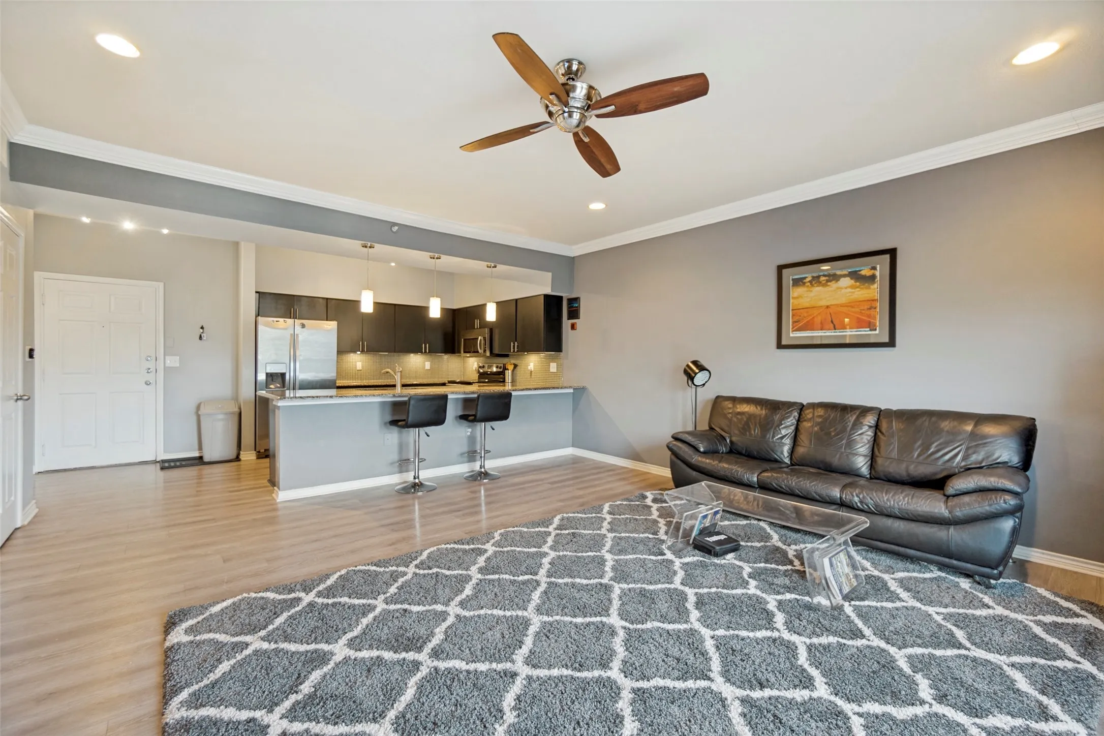 Condominium For Sale in Dallas County , 3102 Kings Road 3308, Dallas, Texas 75219, 1 Bedroom, 1 Bathroom, 1 Garage spaces, 798 Sqft, built in 2001, mls#21329225, Real Estate Agent in Dallas, Homes For Sale in Dallas county, Homes For Sale in Dallas, Realtor in Dallas Texas, Real Estate Brokerage Independent Realty Texas, Luminita Cordes Realtor