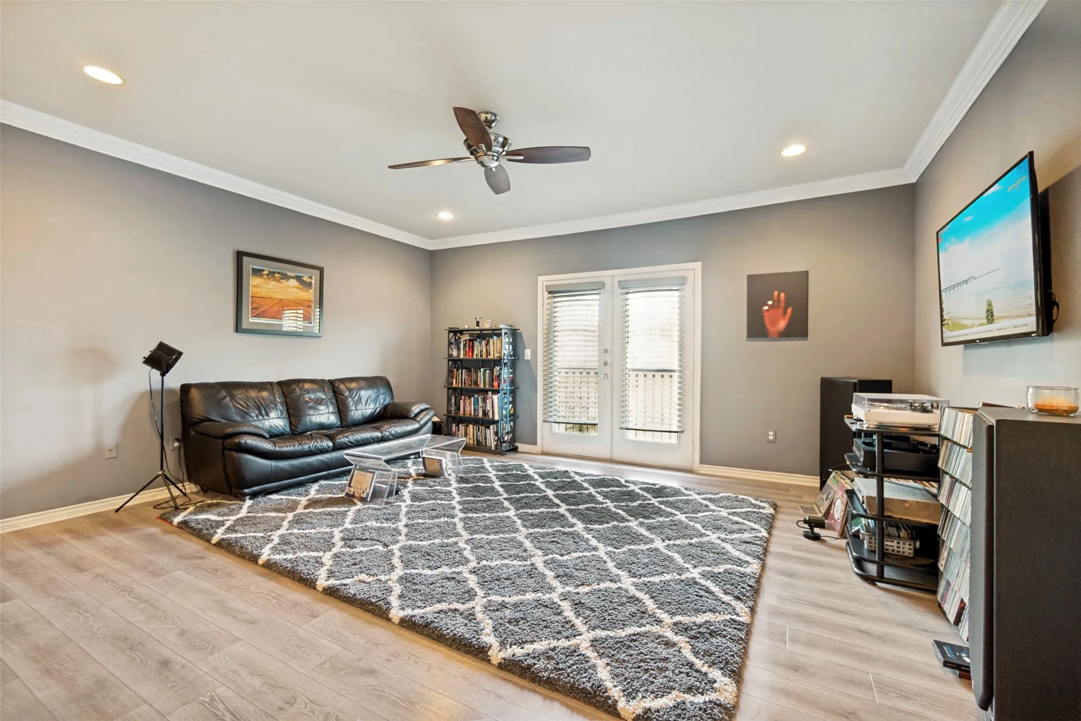Condominium For Sale in Dallas County , 3102 Kings Road 3308, Dallas, Texas 75219, 1 Bedroom, 1 Bathroom, 1 Garage spaces, 798 Sqft, built in 2001, mls#21329225, Real Estate Agent in Dallas, Homes For Sale in Dallas county, Homes For Sale in Dallas, Realtor in Dallas Texas, Real Estate Brokerage Independent Realty Texas, Luminita Cordes Realtor