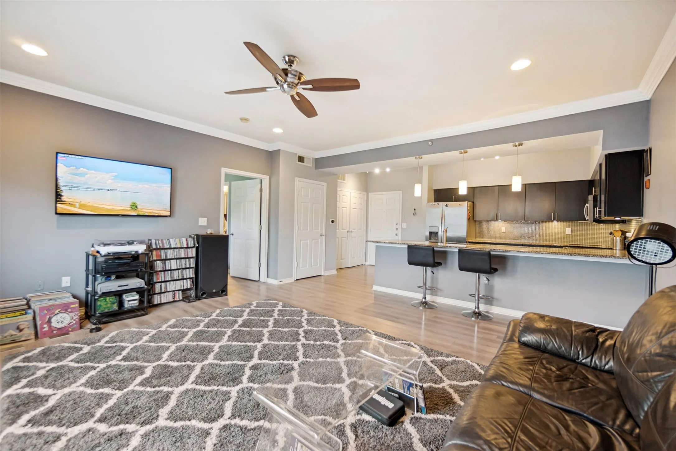 Condominium For Sale in Dallas County , 3102 Kings Road 3308, Dallas, Texas 75219, 1 Bedroom, 1 Bathroom, 1 Garage spaces, 798 Sqft, built in 2001, mls#21329225, Real Estate Agent in Dallas, Homes For Sale in Dallas county, Homes For Sale in Dallas, Realtor in Dallas Texas, Real Estate Brokerage Independent Realty Texas, Luminita Cordes Realtor