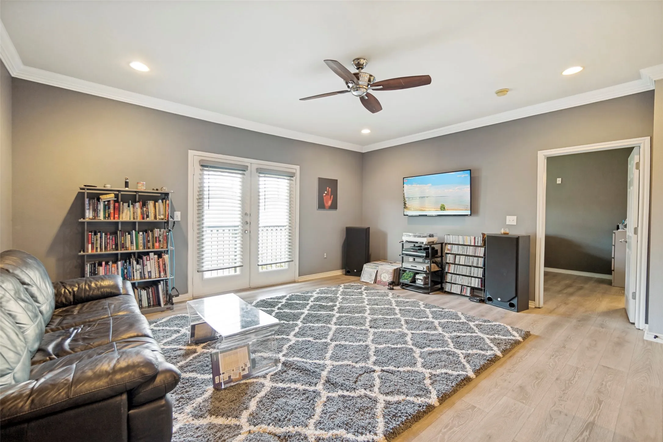 Condominium For Sale in Dallas County , 3102 Kings Road 3308, Dallas, Texas 75219, 1 Bedroom, 1 Bathroom, 1 Garage spaces, 798 Sqft, built in 2001, mls#21329225, Real Estate Agent in Dallas, Homes For Sale in Dallas county, Homes For Sale in Dallas, Realtor in Dallas Texas, Real Estate Brokerage Independent Realty Texas, Luminita Cordes Realtor