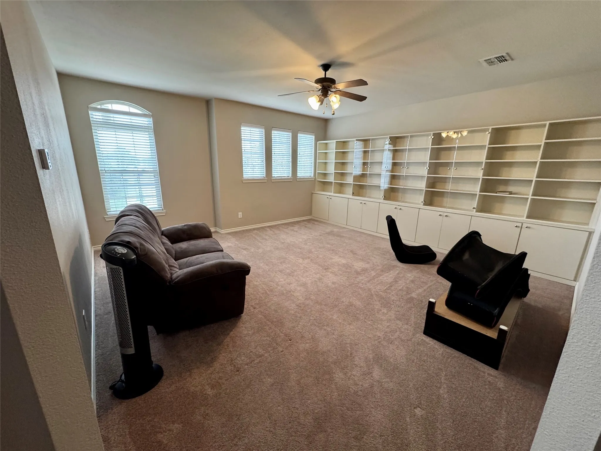 Single Family Residence For Rent in Denton County , 1100 Annalea Cove Drive, Lewisville, Texas 75056, 5 Bedroom, 4 Bathroom, 2 Garage spaces, 3,619 Sqft, built in 2007, mls#21329262, Real Estate Agent in Lewisville, Homes For Rent in Denton county, Homes For Rent in Lewisville, Realtor in Lewisville Texas, Real Estate Brokerage Independent Realty Texas, Luminita Cordes Realtor