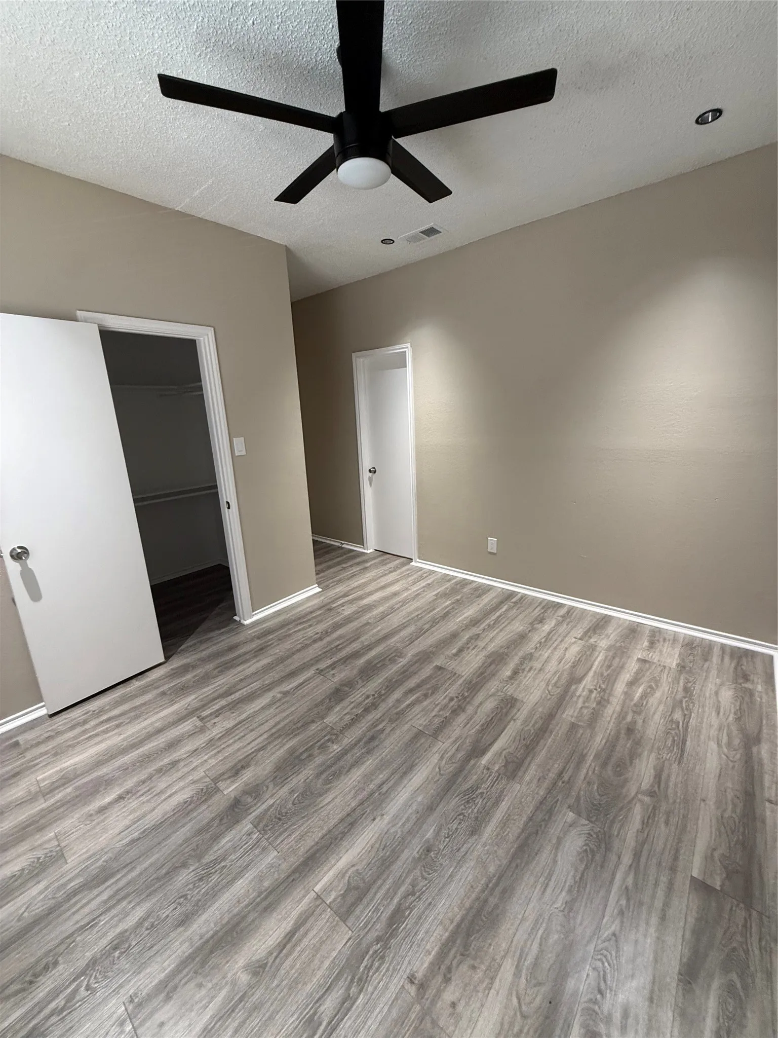 Condominium For Sale in Dallas County , 4103 Esters Road 208, Irving, Texas 75038, 2 Bedroom, 2 Bathroom, Garage spaces, 906 Sqft, built in 1984, mls#21329023, Real Estate Agent in Irving, Homes For Sale in Dallas county, Homes For Sale in Irving, Realtor in Irving Texas, Real Estate Brokerage Independent Realty Texas, Luminita Cordes Realtor
