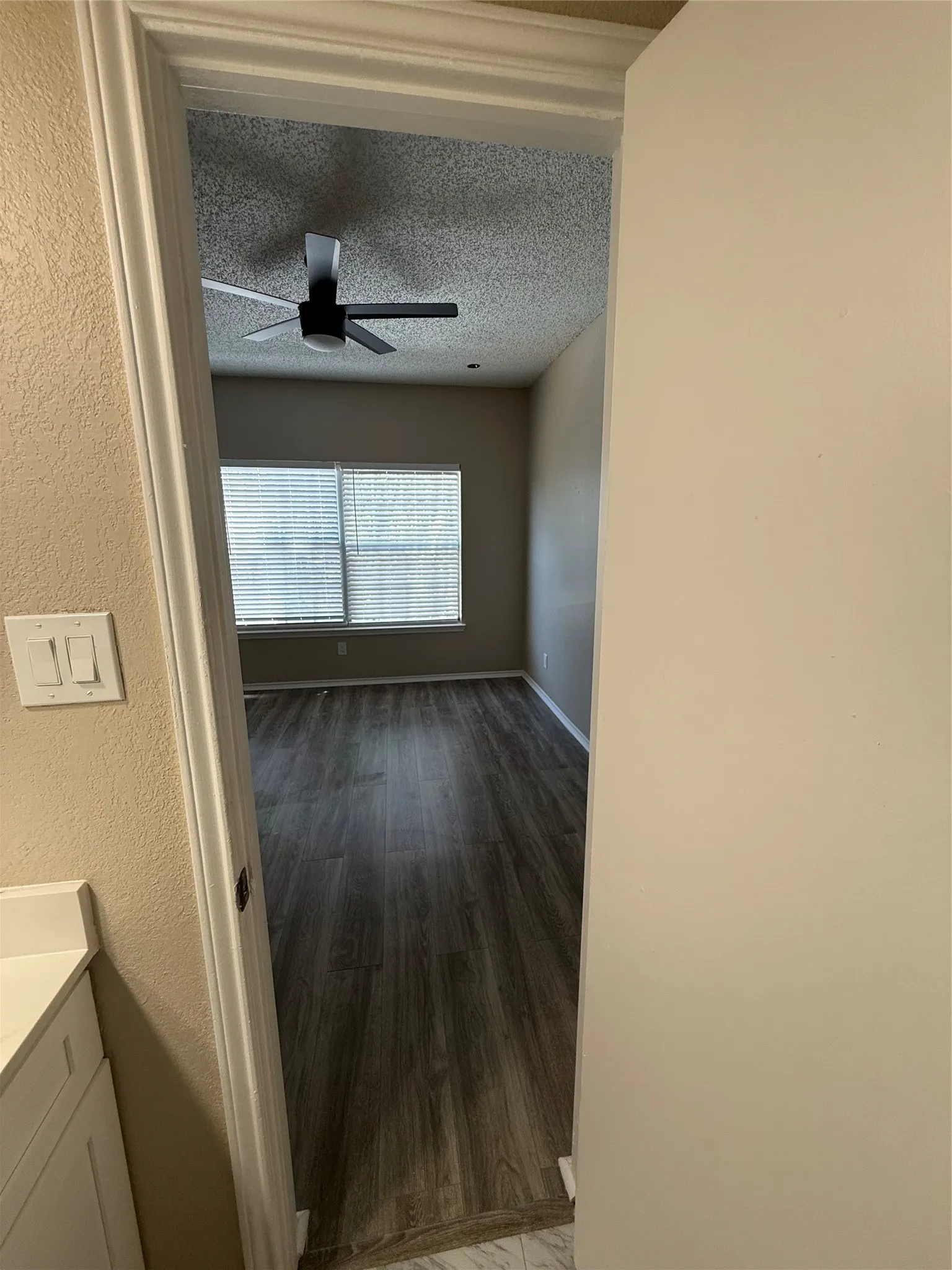 Condominium For Sale in Dallas County , 4103 Esters Road 208, Irving, Texas 75038, 2 Bedroom, 2 Bathroom, Garage spaces, 906 Sqft, built in 1984, mls#21329023, Real Estate Agent in Irving, Homes For Sale in Dallas county, Homes For Sale in Irving, Realtor in Irving Texas, Real Estate Brokerage Independent Realty Texas, Luminita Cordes Realtor