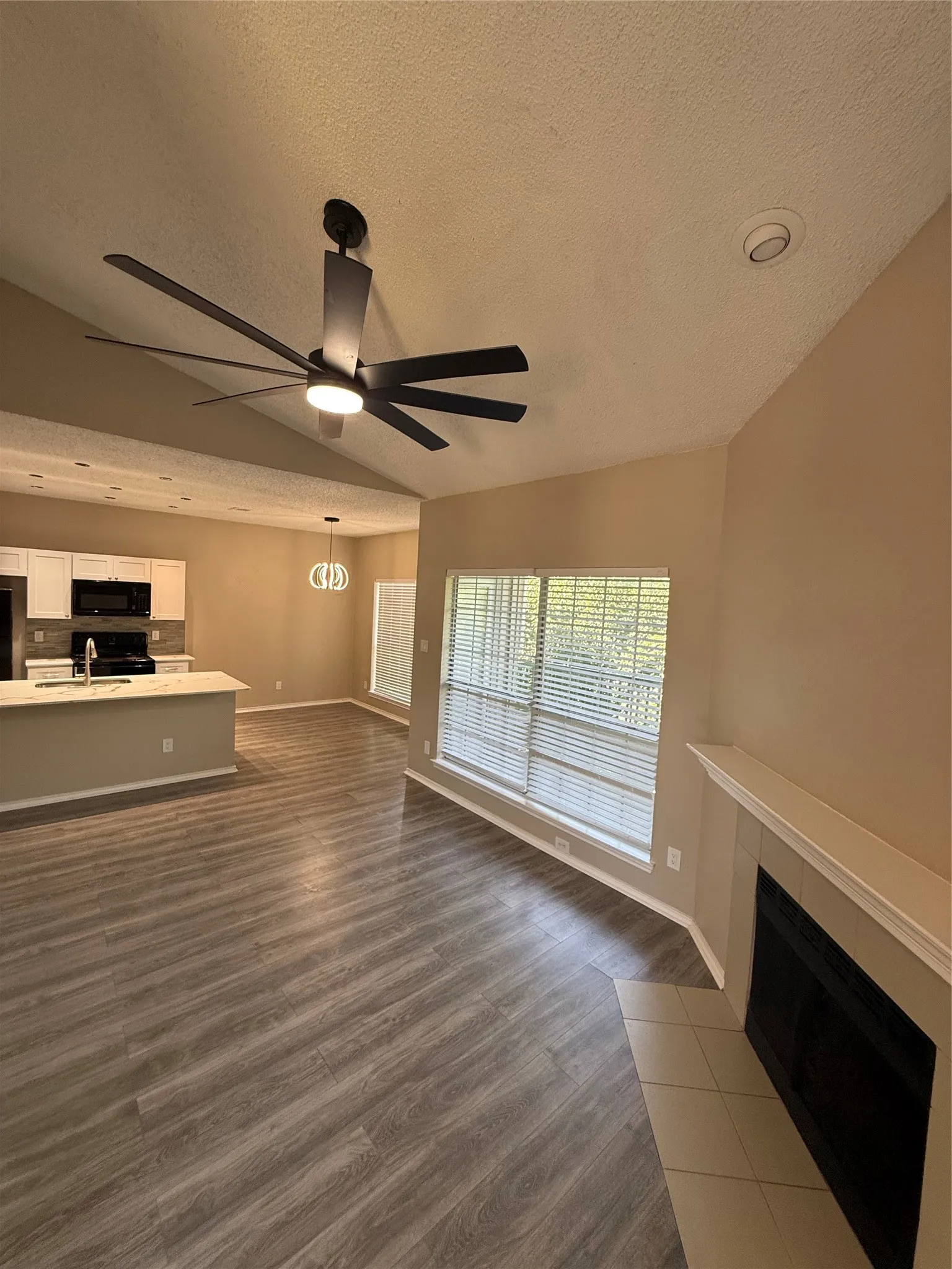 Condominium For Sale in Dallas County , 4103 Esters Road 208, Irving, Texas 75038, 2 Bedroom, 2 Bathroom, Garage spaces, 906 Sqft, built in 1984, mls#21329023, Real Estate Agent in Irving, Homes For Sale in Dallas county, Homes For Sale in Irving, Realtor in Irving Texas, Real Estate Brokerage Independent Realty Texas, Luminita Cordes Realtor