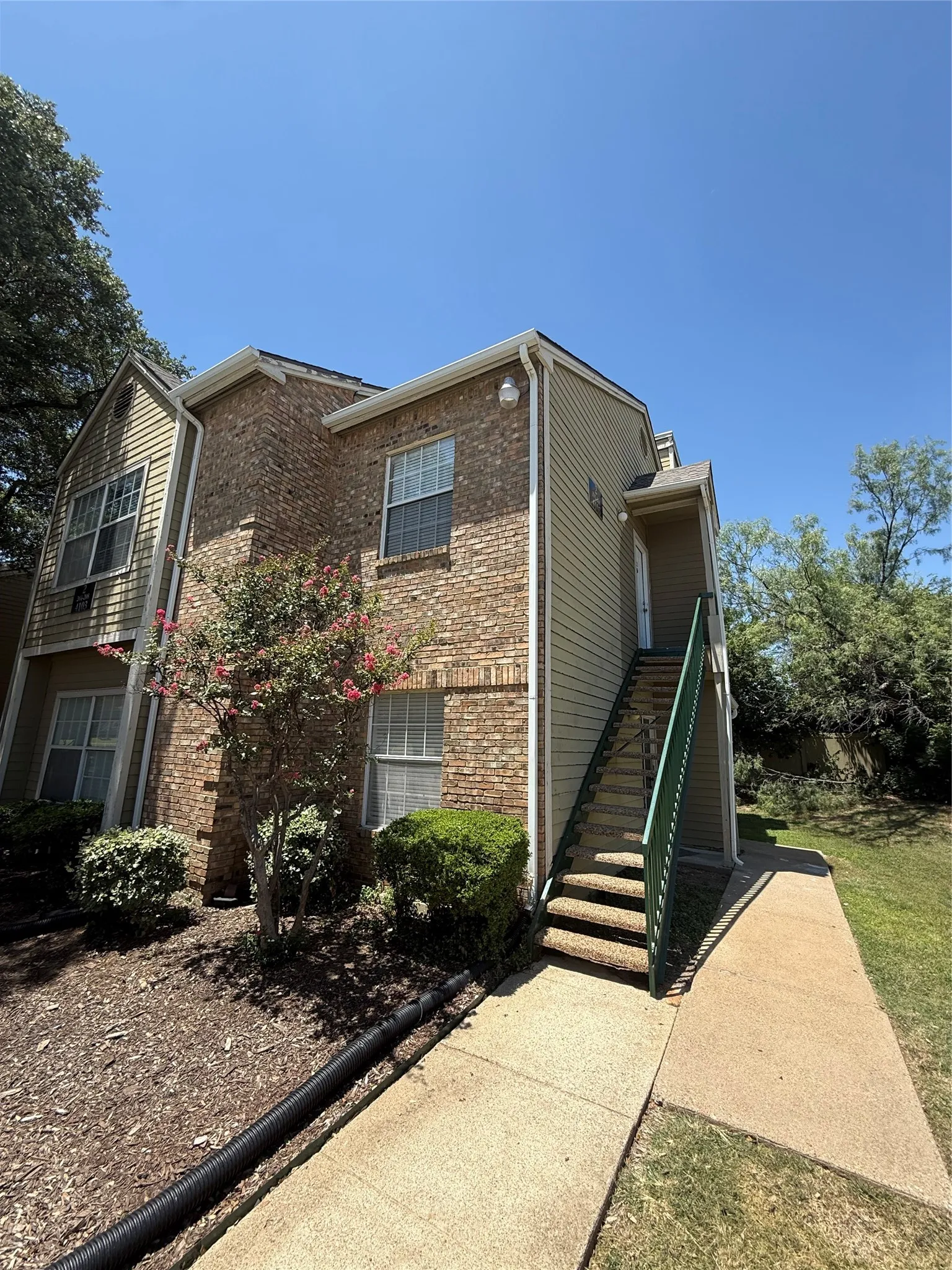 Condominium For Sale in Dallas County , 4103 Esters Road 208, Irving, Texas 75038, 2 Bedroom, 2 Bathroom, Garage spaces, 906 Sqft, built in 1984, mls#21329023, Real Estate Agent in Irving, Homes For Sale in Dallas county, Homes For Sale in Irving, Realtor in Irving Texas, Real Estate Brokerage Independent Realty Texas, Luminita Cordes Realtor