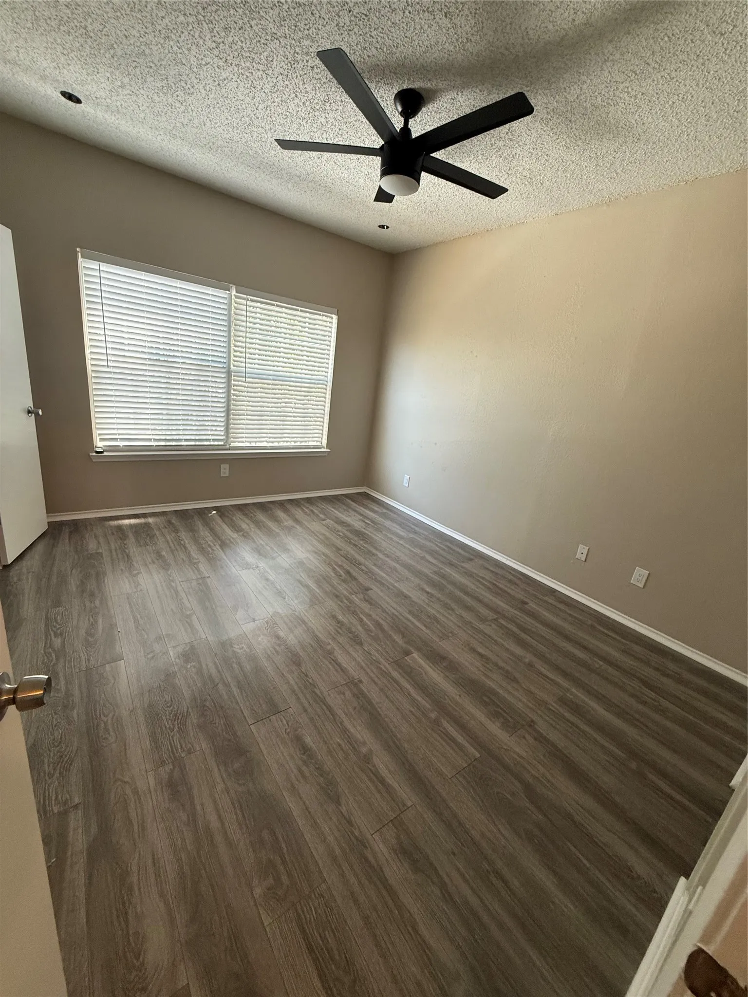 Condominium For Sale in Dallas County , 4103 Esters Road 208, Irving, Texas 75038, 2 Bedroom, 2 Bathroom, Garage spaces, 906 Sqft, built in 1984, mls#21329023, Real Estate Agent in Irving, Homes For Sale in Dallas county, Homes For Sale in Irving, Realtor in Irving Texas, Real Estate Brokerage Independent Realty Texas, Luminita Cordes Realtor