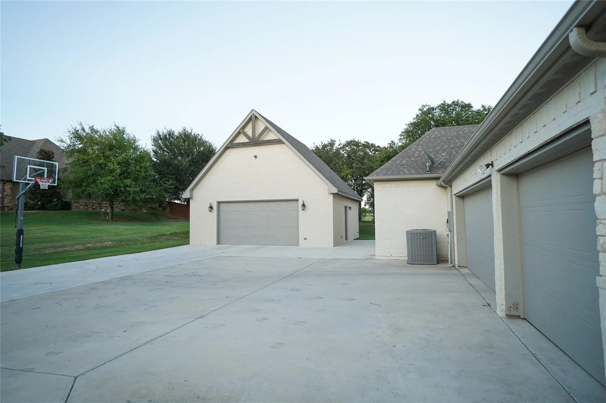 Single Family Residence For Sale in Wise County , 1945 County Road 1111, Decatur, Texas 76234, 3 Bedroom, 2 Bathroom, 4 Garage spaces, 2,593 Sqft, built in 2018, mls#21329269, Real Estate Agent in Decatur, Homes For Sale in Wise county, Homes For Sale in Decatur, Realtor in Decatur Texas, Real Estate Brokerage Independent Realty Texas, Luminita Cordes Realtor