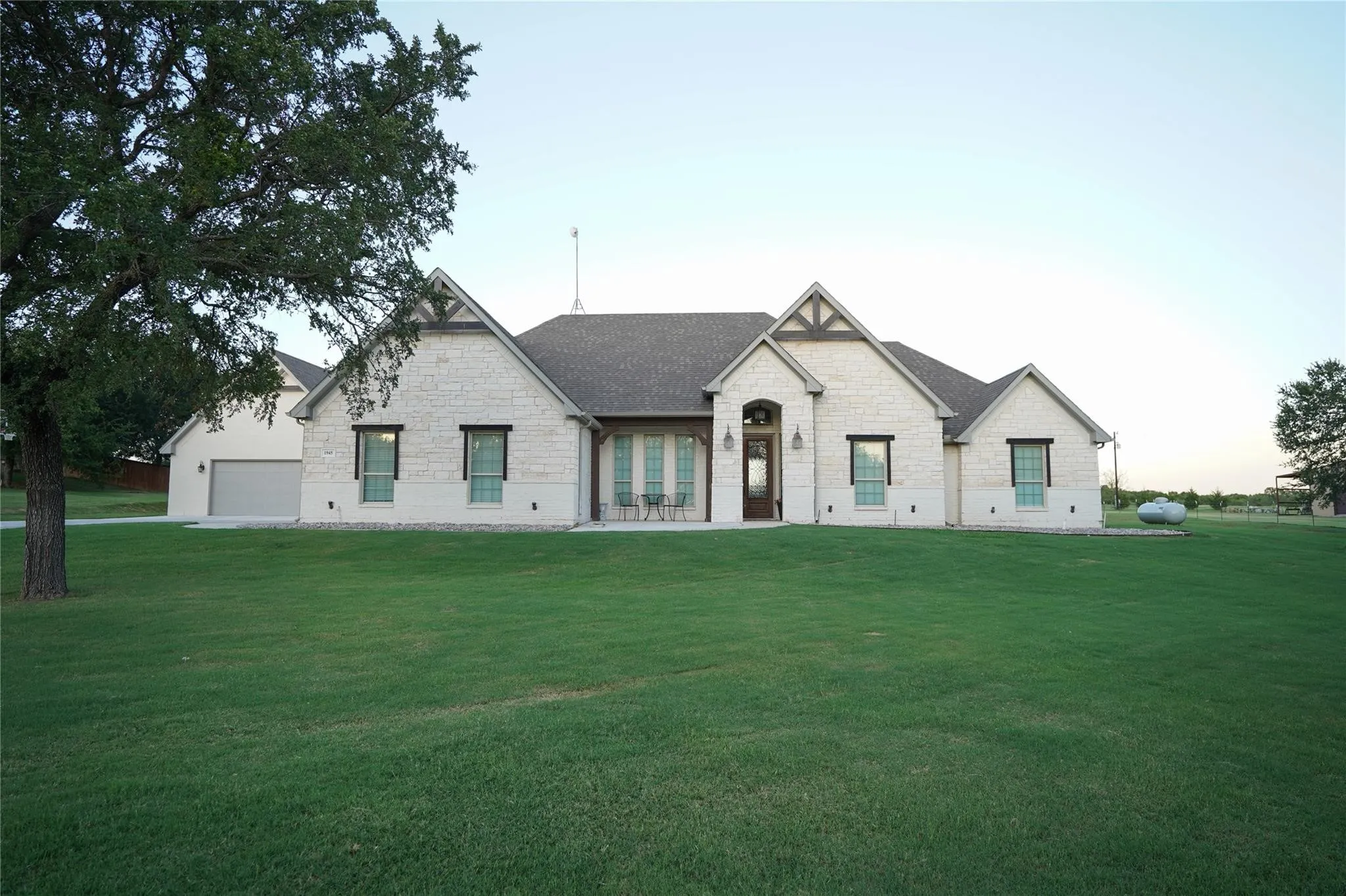 Single Family Residence For Sale in Wise County , 1945 County Road 1111, Decatur, Texas 76234, 3 Bedroom, 2 Bathroom, 4 Garage spaces, 2,593 Sqft, built in 2018, mls#21329269, Real Estate Agent in Decatur, Homes For Sale in Wise county, Homes For Sale in Decatur, Realtor in Decatur Texas, Real Estate Brokerage Independent Realty Texas, Luminita Cordes Realtor