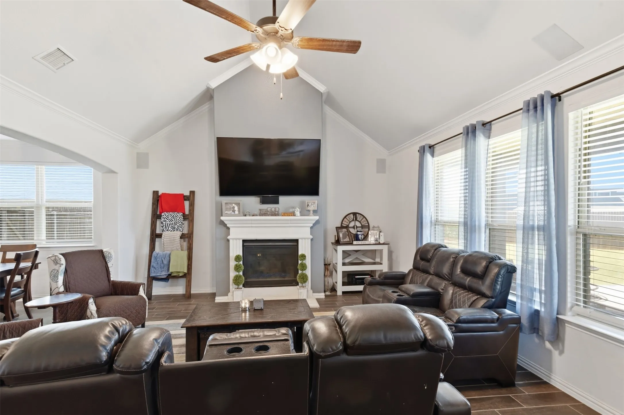 Single Family Residence For Sale in Rockwall County , 502 Big Bend Drive, Fate, Texas 75087, 4 Bedroom, 3 Bathroom, 3 Garage spaces, 3,031 Sqft, built in 2020, mls#21329274, Real Estate Agent in Fate, Homes For Sale in Rockwall county, Homes For Sale in Fate, Realtor in Fate Texas, Real Estate Brokerage Independent Realty Texas, Luminita Cordes Realtor