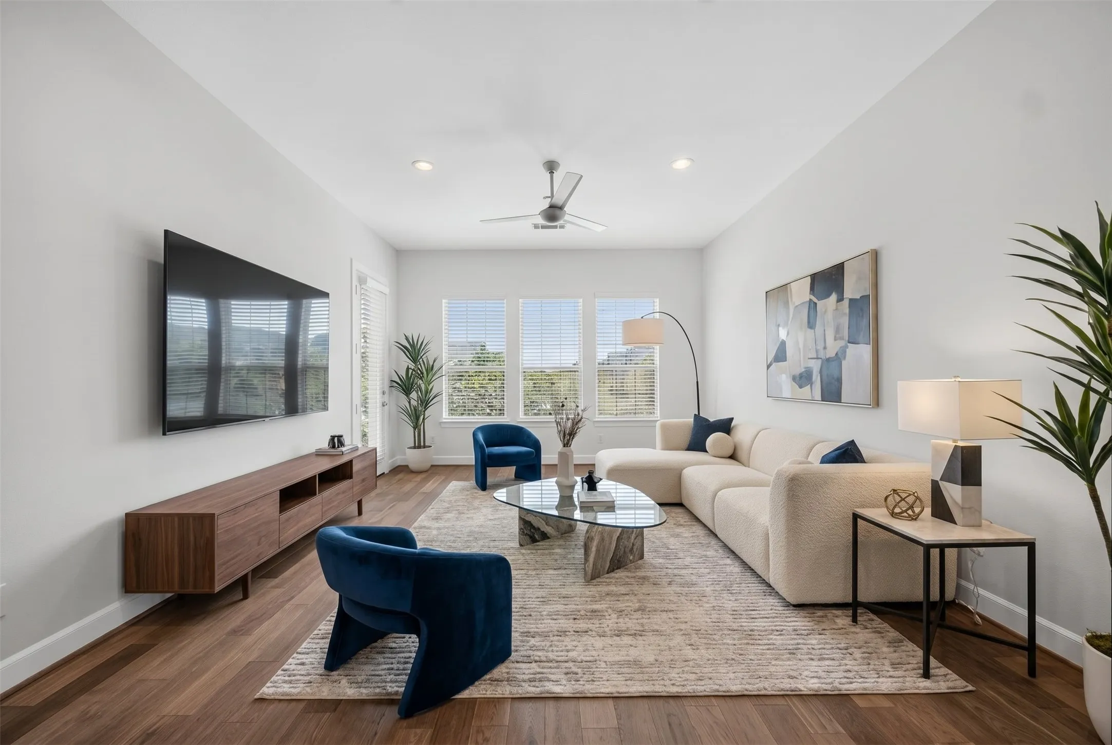 Condominium For Sale in Dallas County , 5015 Meridian Lane 2102, Addison, Texas 75001, 3 Bedroom, 3 Bathroom, 2 Garage spaces, 1,635 Sqft, built in 2016, mls#21329292, Real Estate Agent in Addison, Homes For Sale in Dallas county, Homes For Sale in Addison, Realtor in Addison Texas, Real Estate Brokerage Independent Realty Texas, Luminita Cordes Realtor