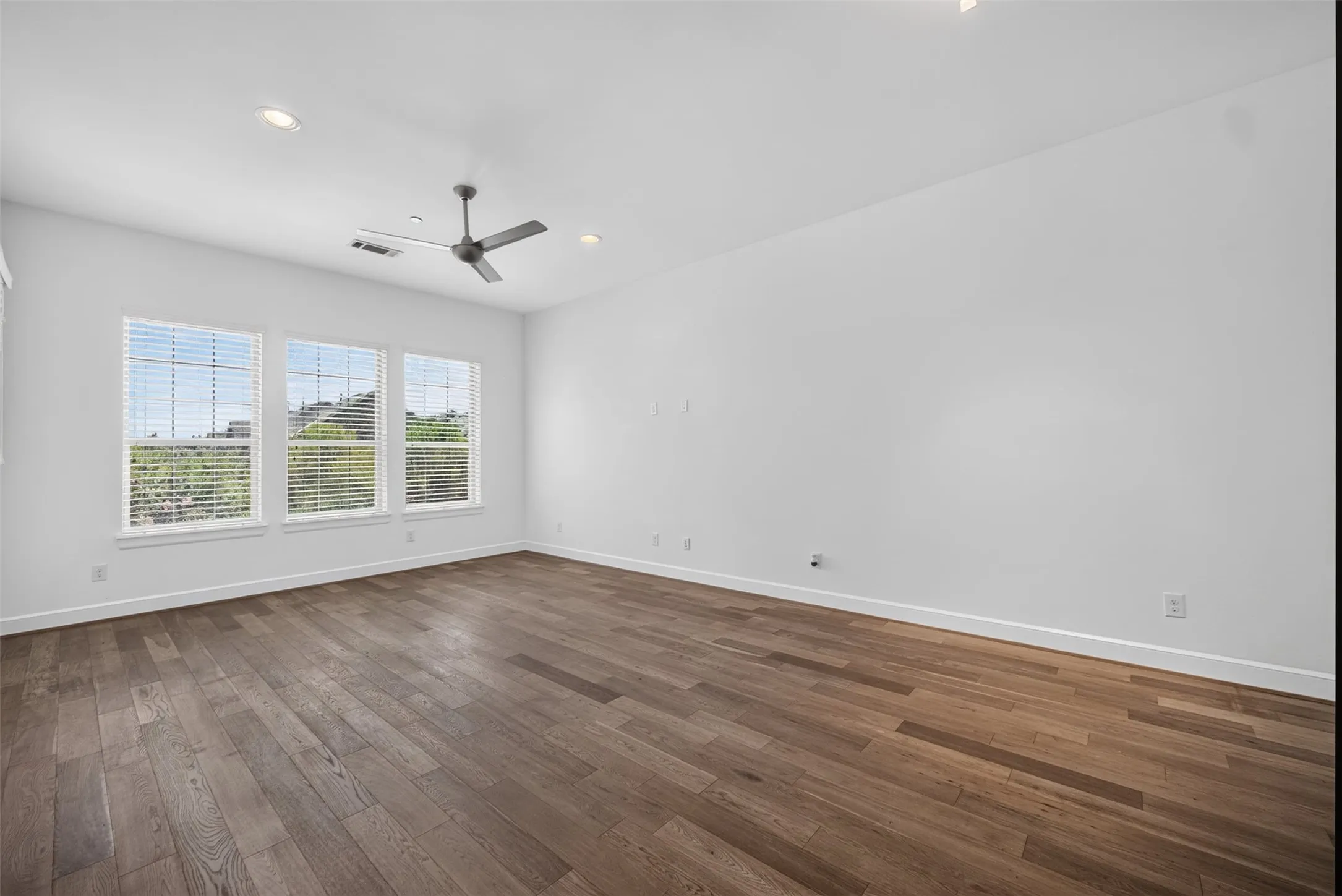 Condominium For Sale in Dallas County , 5015 Meridian Lane 2102, Addison, Texas 75001, 3 Bedroom, 3 Bathroom, 2 Garage spaces, 1,635 Sqft, built in 2016, mls#21329292, Real Estate Agent in Addison, Homes For Sale in Dallas county, Homes For Sale in Addison, Realtor in Addison Texas, Real Estate Brokerage Independent Realty Texas, Luminita Cordes Realtor