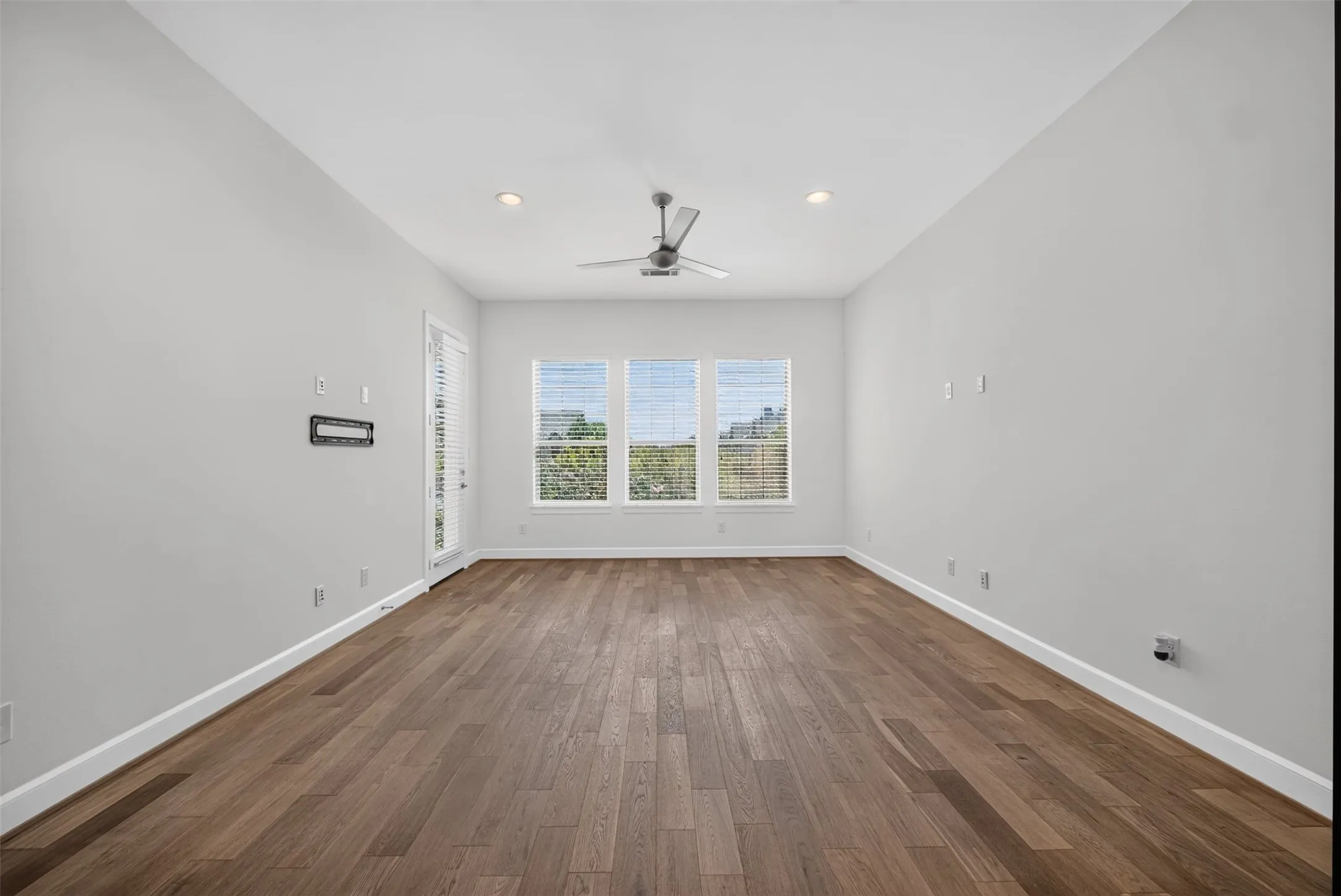 Condominium For Sale in Dallas County , 5015 Meridian Lane 2102, Addison, Texas 75001, 3 Bedroom, 3 Bathroom, 2 Garage spaces, 1,635 Sqft, built in 2016, mls#21329292, Real Estate Agent in Addison, Homes For Sale in Dallas county, Homes For Sale in Addison, Realtor in Addison Texas, Real Estate Brokerage Independent Realty Texas, Luminita Cordes Realtor