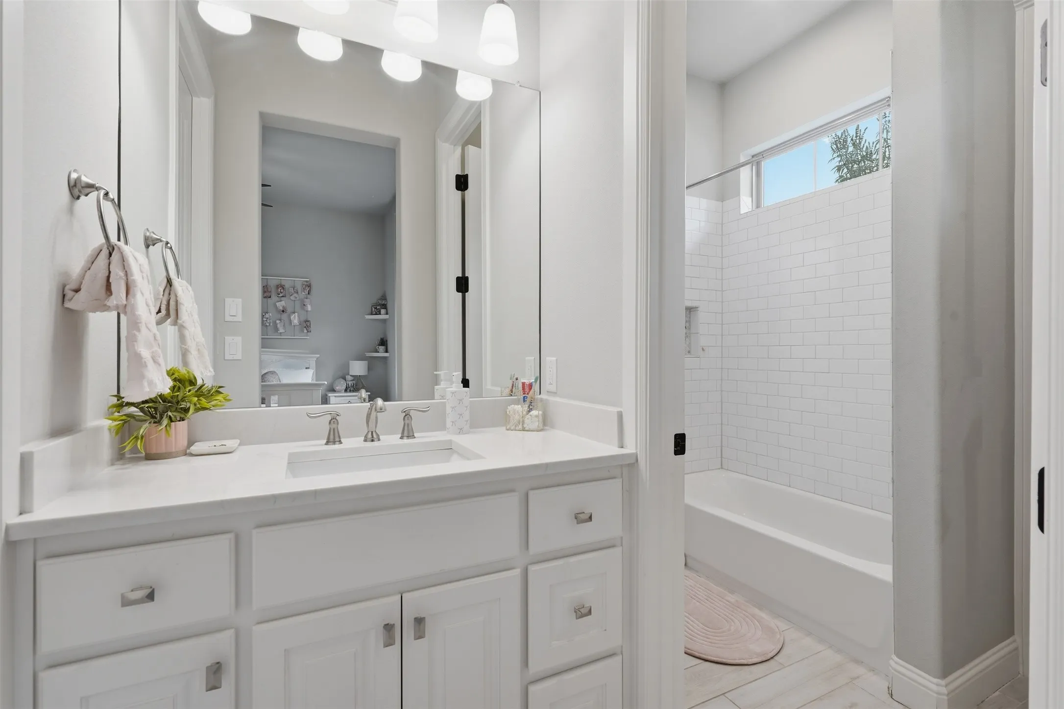 Single Family Residence For Sale in Parker County , 600 W Hill Drive, Aledo, Texas 76008, 5 Bedroom, 6 Bathroom, 3 Garage spaces, 5,190 Sqft, built in 2019, mls#21329294, Real Estate Agent in Aledo, Homes For Sale in Parker county, Homes For Sale in Aledo, Realtor in Aledo Texas, Real Estate Brokerage Independent Realty Texas, Luminita Cordes Realtor