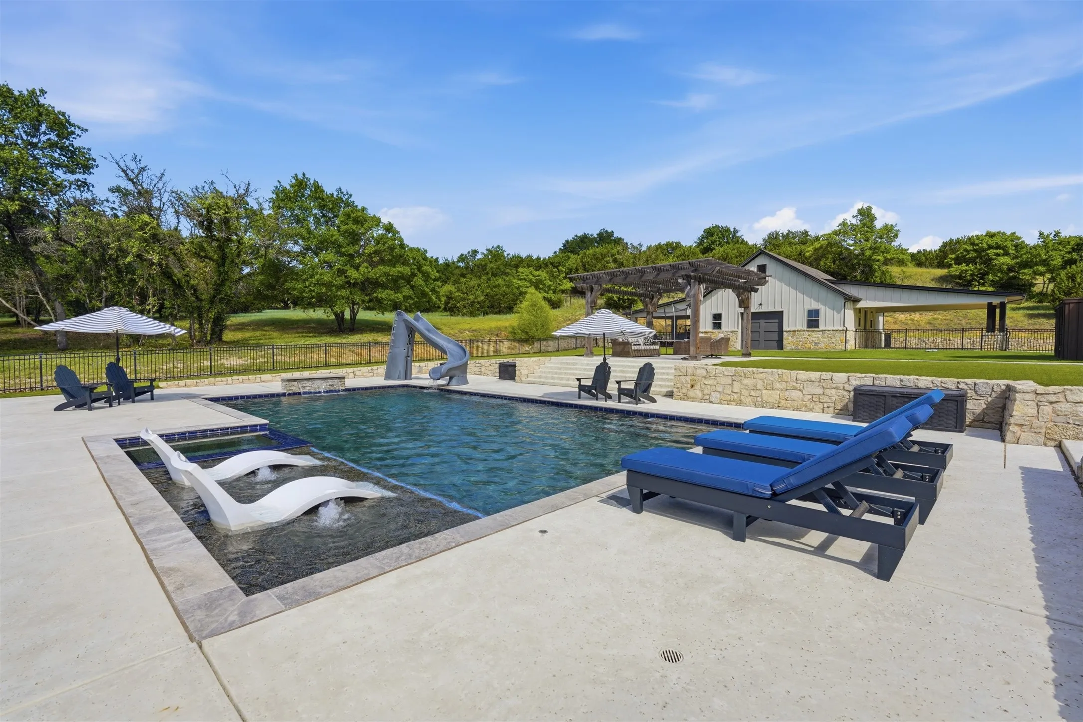 Single Family Residence For Sale in Parker County , 600 W Hill Drive, Aledo, Texas 76008, 5 Bedroom, 6 Bathroom, 3 Garage spaces, 5,190 Sqft, built in 2019, mls#21329294, Real Estate Agent in Aledo, Homes For Sale in Parker county, Homes For Sale in Aledo, Realtor in Aledo Texas, Real Estate Brokerage Independent Realty Texas, Luminita Cordes Realtor