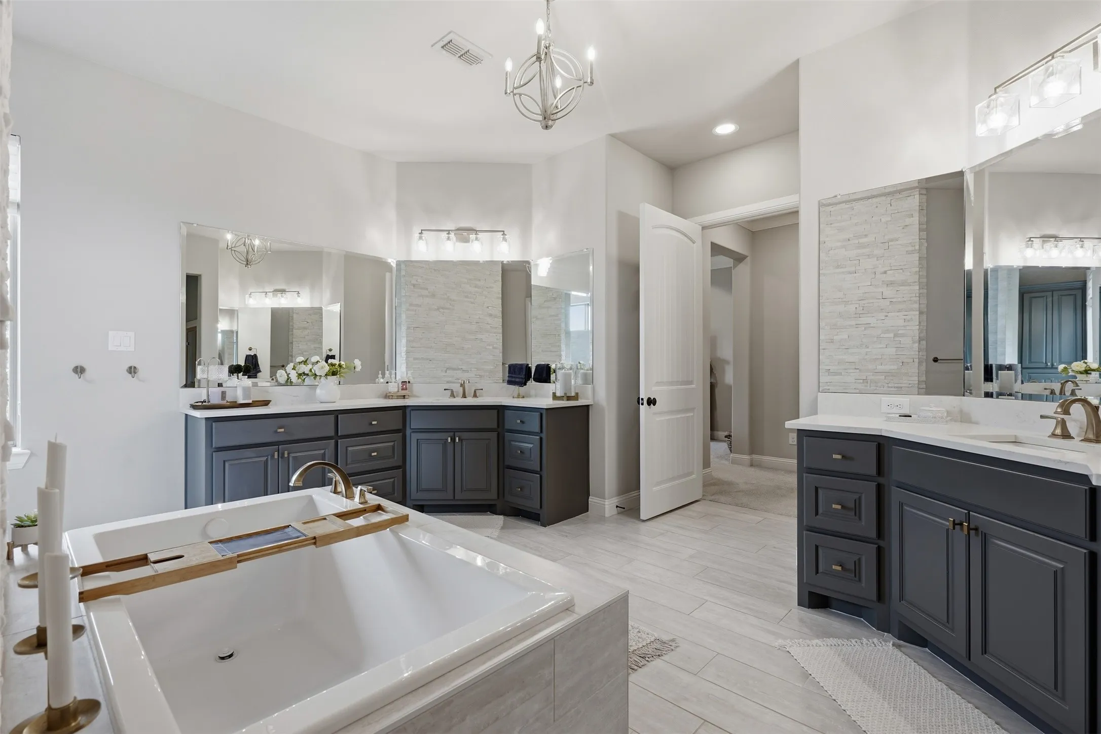 Single Family Residence For Sale in Parker County , 600 W Hill Drive, Aledo, Texas 76008, 5 Bedroom, 6 Bathroom, 3 Garage spaces, 5,190 Sqft, built in 2019, mls#21329294, Real Estate Agent in Aledo, Homes For Sale in Parker county, Homes For Sale in Aledo, Realtor in Aledo Texas, Real Estate Brokerage Independent Realty Texas, Luminita Cordes Realtor