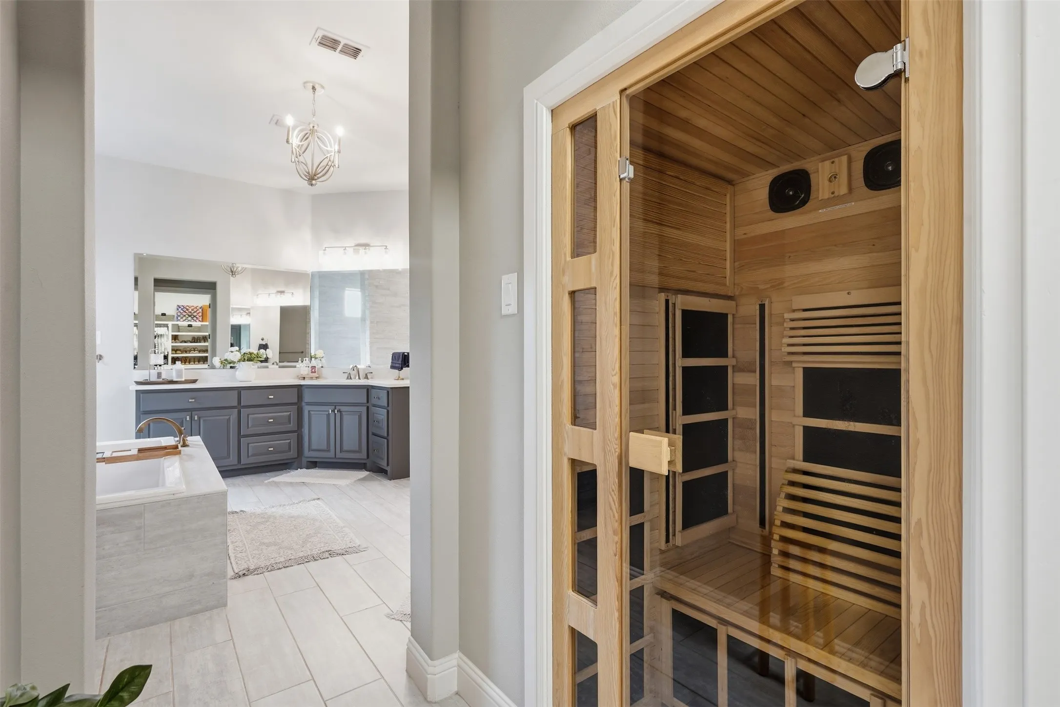 Single Family Residence For Sale in Parker County , 600 W Hill Drive, Aledo, Texas 76008, 5 Bedroom, 6 Bathroom, 3 Garage spaces, 5,190 Sqft, built in 2019, mls#21329294, Real Estate Agent in Aledo, Homes For Sale in Parker county, Homes For Sale in Aledo, Realtor in Aledo Texas, Real Estate Brokerage Independent Realty Texas, Luminita Cordes Realtor