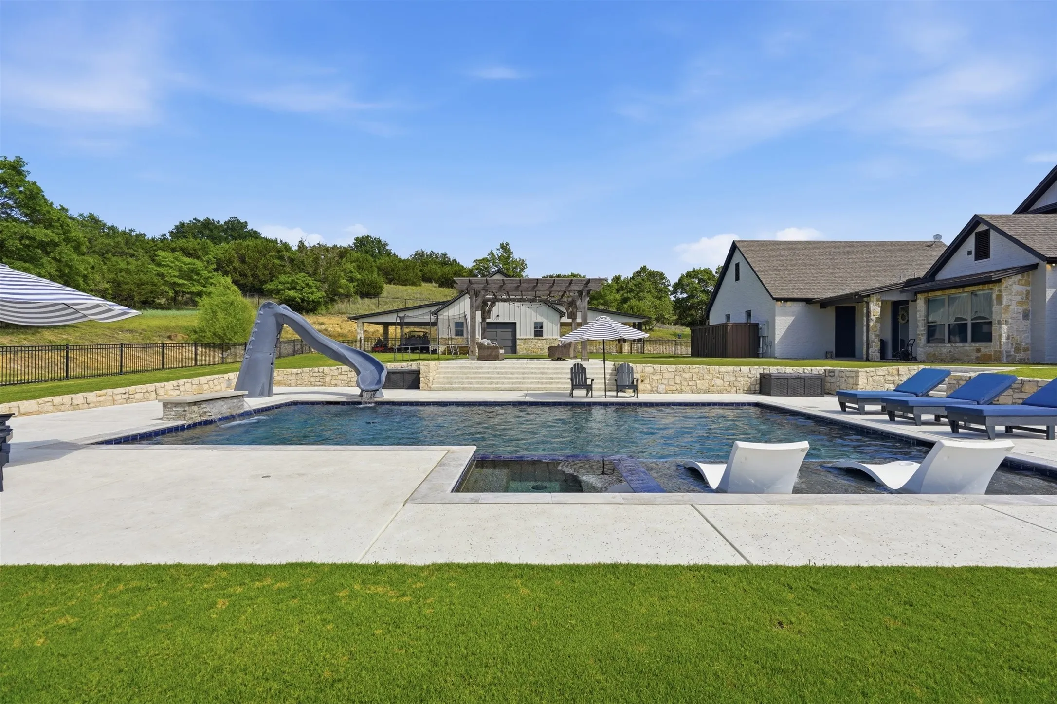 Single Family Residence For Sale in Parker County , 600 W Hill Drive, Aledo, Texas 76008, 5 Bedroom, 6 Bathroom, 3 Garage spaces, 5,190 Sqft, built in 2019, mls#21329294, Real Estate Agent in Aledo, Homes For Sale in Parker county, Homes For Sale in Aledo, Realtor in Aledo Texas, Real Estate Brokerage Independent Realty Texas, Luminita Cordes Realtor
