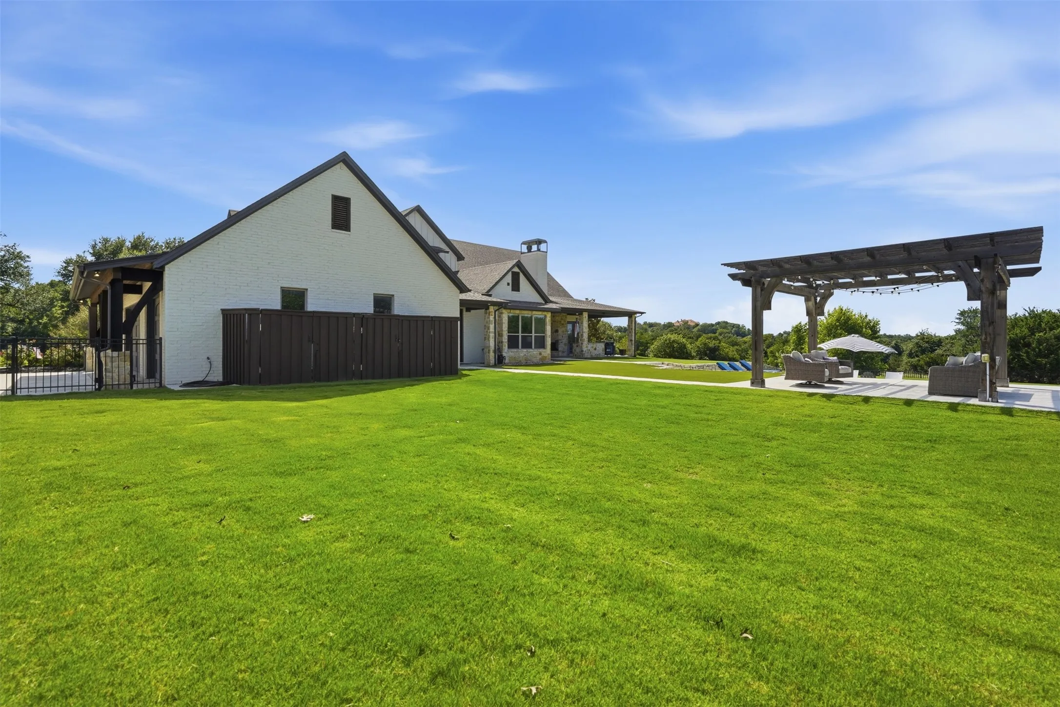 Single Family Residence For Sale in Parker County , 600 W Hill Drive, Aledo, Texas 76008, 5 Bedroom, 6 Bathroom, 3 Garage spaces, 5,190 Sqft, built in 2019, mls#21329294, Real Estate Agent in Aledo, Homes For Sale in Parker county, Homes For Sale in Aledo, Realtor in Aledo Texas, Real Estate Brokerage Independent Realty Texas, Luminita Cordes Realtor