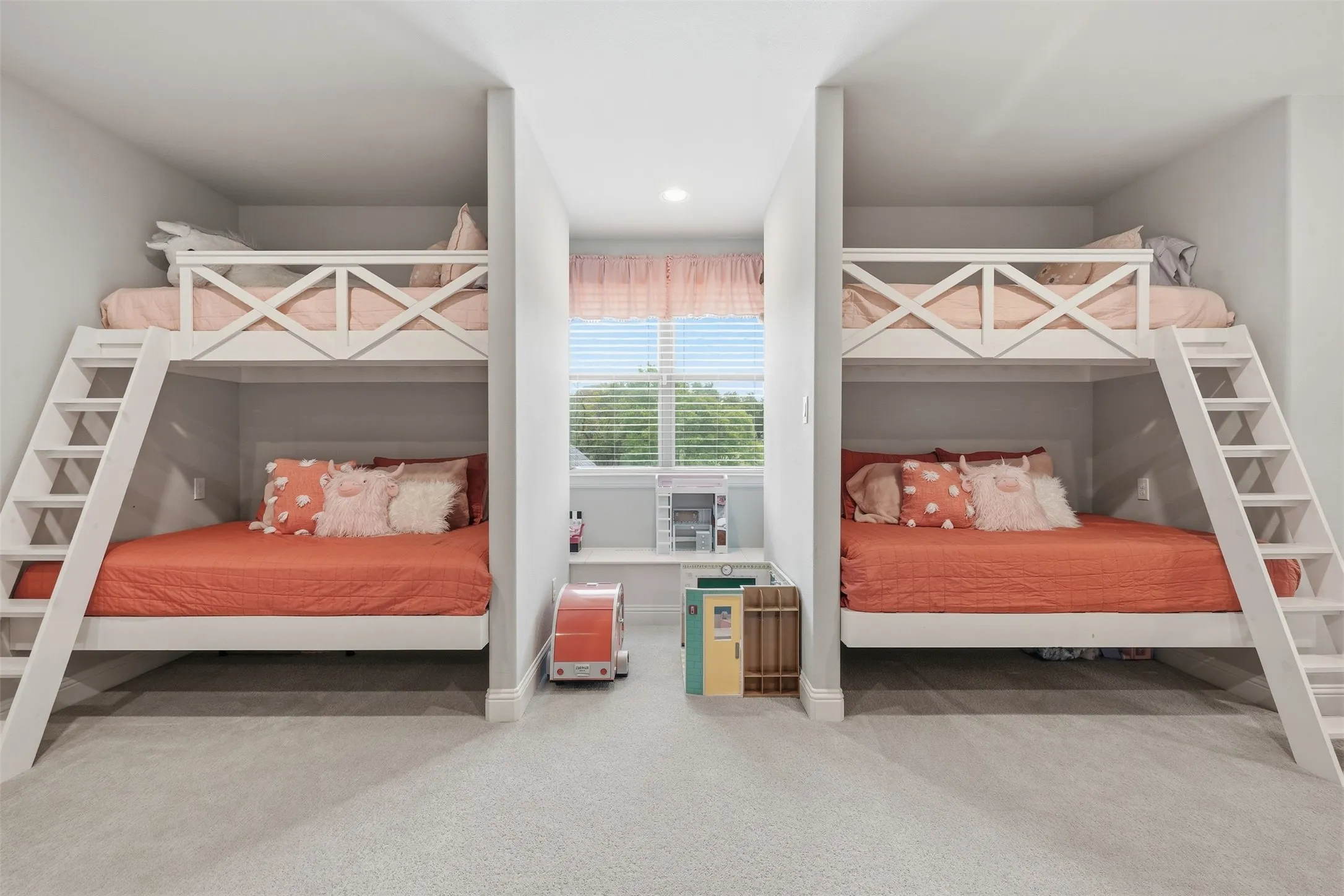 Single Family Residence For Sale in Parker County , 600 W Hill Drive, Aledo, Texas 76008, 5 Bedroom, 6 Bathroom, 3 Garage spaces, 5,190 Sqft, built in 2019, mls#21329294, Real Estate Agent in Aledo, Homes For Sale in Parker county, Homes For Sale in Aledo, Realtor in Aledo Texas, Real Estate Brokerage Independent Realty Texas, Luminita Cordes Realtor
