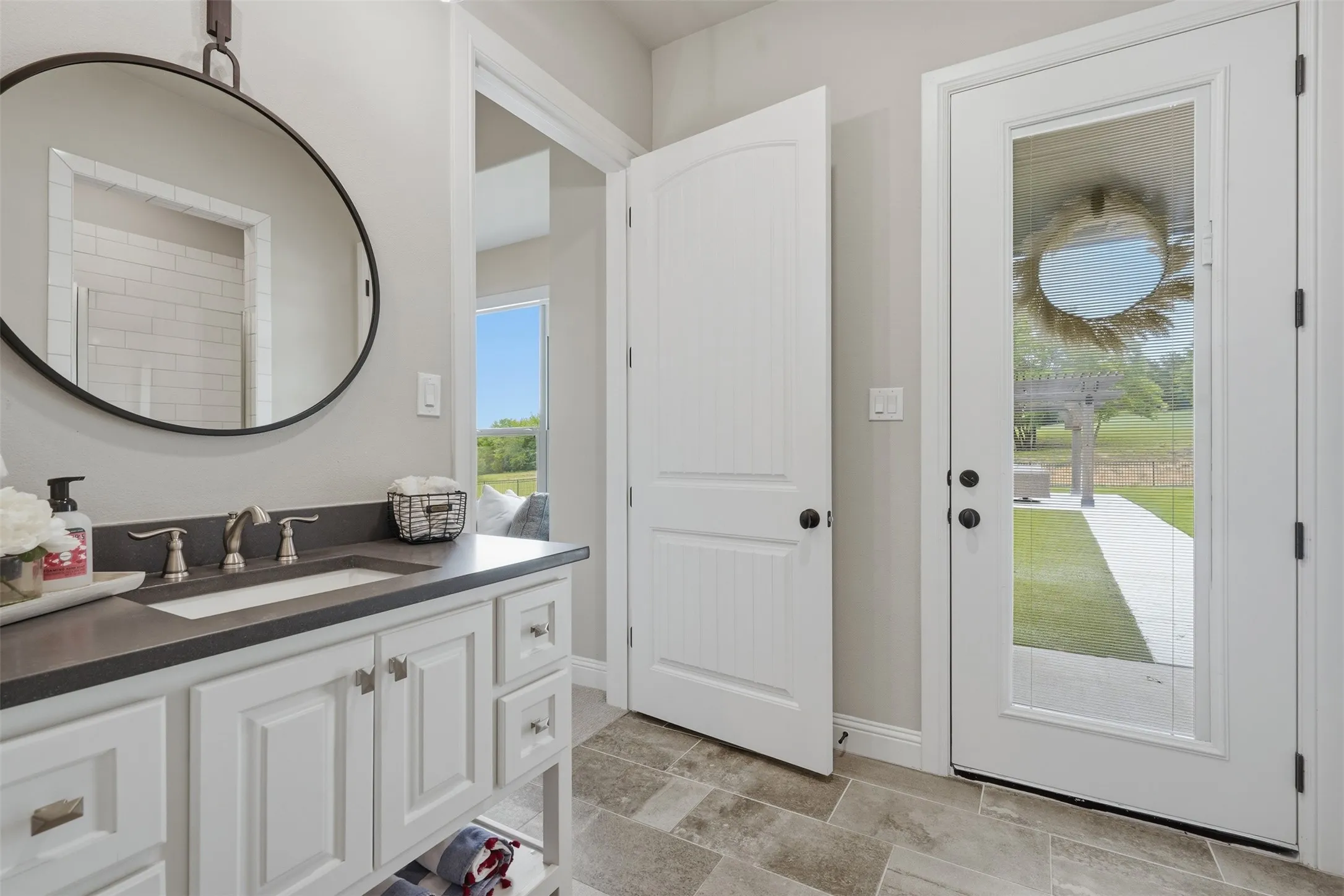 Single Family Residence For Sale in Parker County , 600 W Hill Drive, Aledo, Texas 76008, 5 Bedroom, 6 Bathroom, 3 Garage spaces, 5,190 Sqft, built in 2019, mls#21329294, Real Estate Agent in Aledo, Homes For Sale in Parker county, Homes For Sale in Aledo, Realtor in Aledo Texas, Real Estate Brokerage Independent Realty Texas, Luminita Cordes Realtor