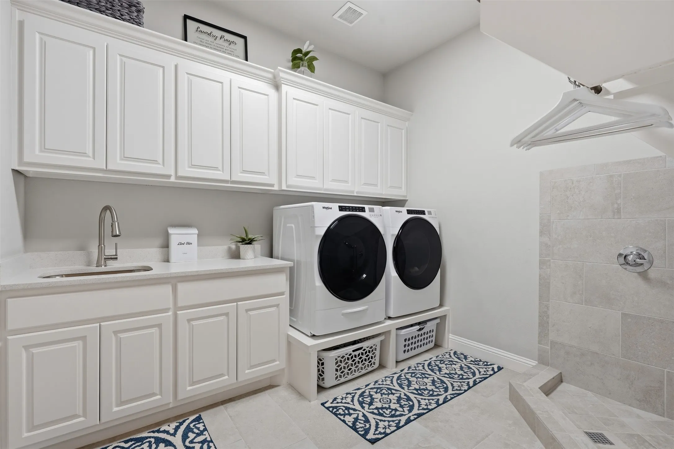 Single Family Residence For Sale in Parker County , 600 W Hill Drive, Aledo, Texas 76008, 5 Bedroom, 6 Bathroom, 3 Garage spaces, 5,190 Sqft, built in 2019, mls#21329294, Real Estate Agent in Aledo, Homes For Sale in Parker county, Homes For Sale in Aledo, Realtor in Aledo Texas, Real Estate Brokerage Independent Realty Texas, Luminita Cordes Realtor