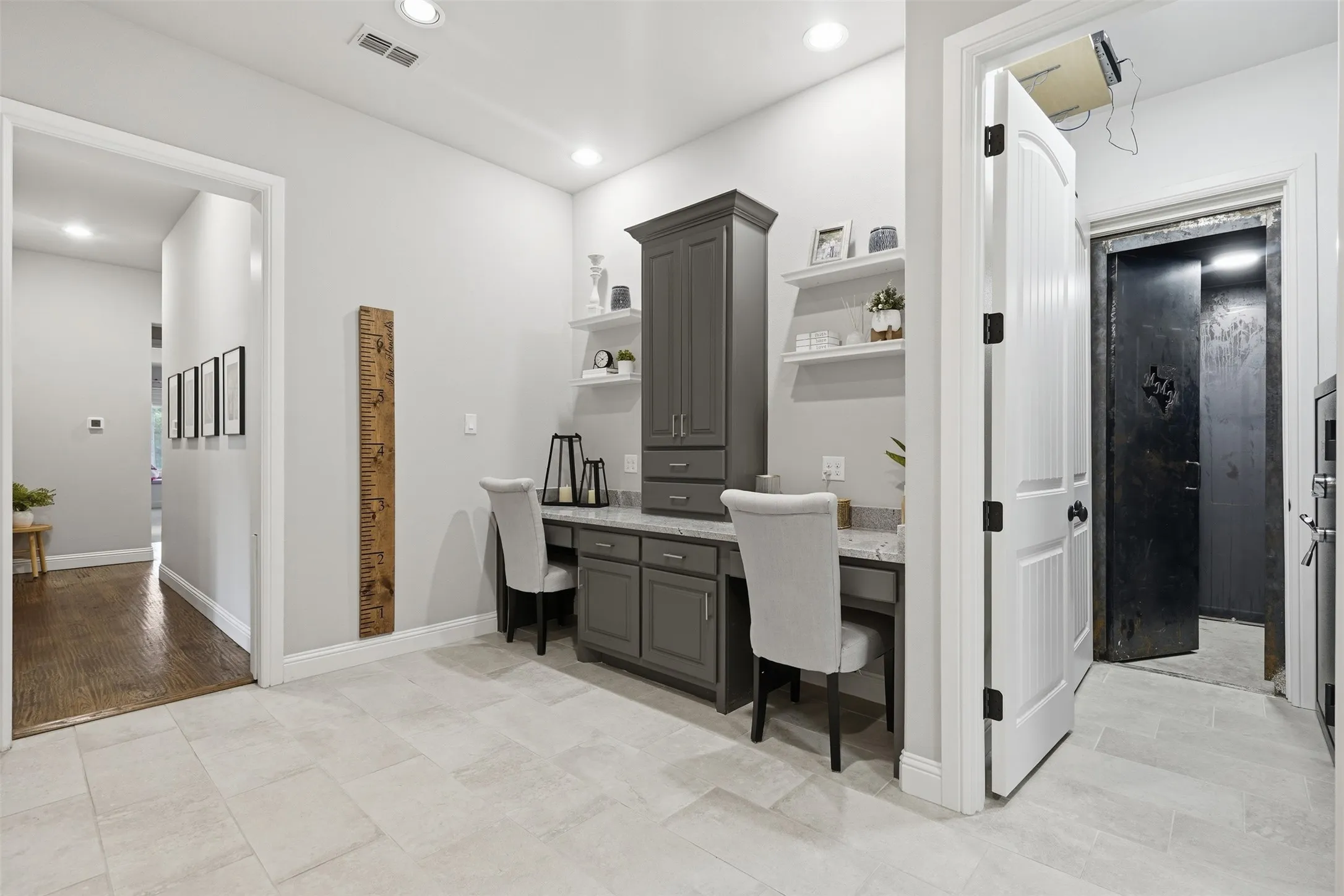 Single Family Residence For Sale in Parker County , 600 W Hill Drive, Aledo, Texas 76008, 5 Bedroom, 6 Bathroom, 3 Garage spaces, 5,190 Sqft, built in 2019, mls#21329294, Real Estate Agent in Aledo, Homes For Sale in Parker county, Homes For Sale in Aledo, Realtor in Aledo Texas, Real Estate Brokerage Independent Realty Texas, Luminita Cordes Realtor